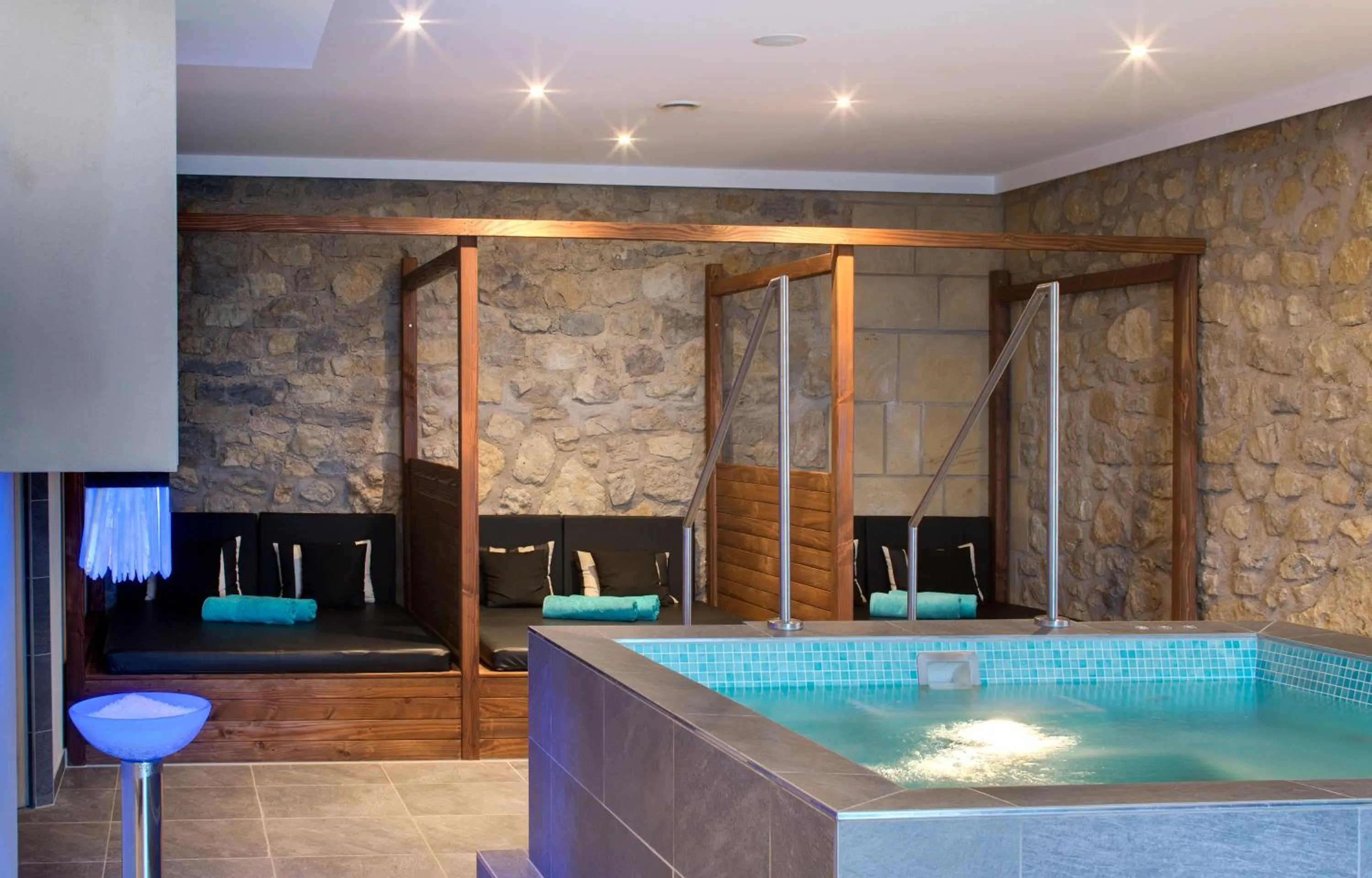 Hot Tub in Domaine de la Klauss & Spa, Restaurant Gastronomique Le K