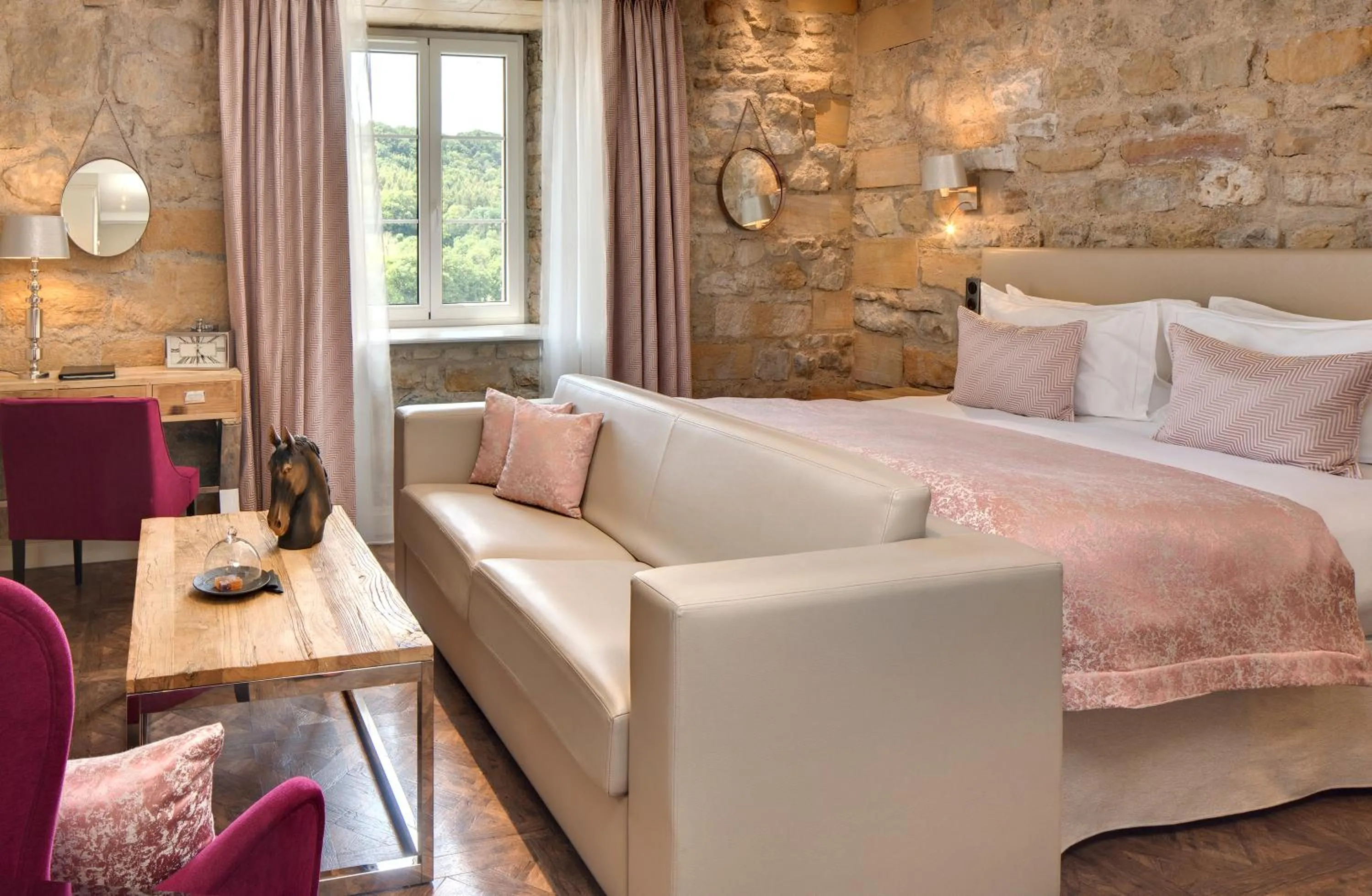 Photo of the whole room, Bed in Domaine de la Klauss & Spa, Restaurant Gastronomique Le K