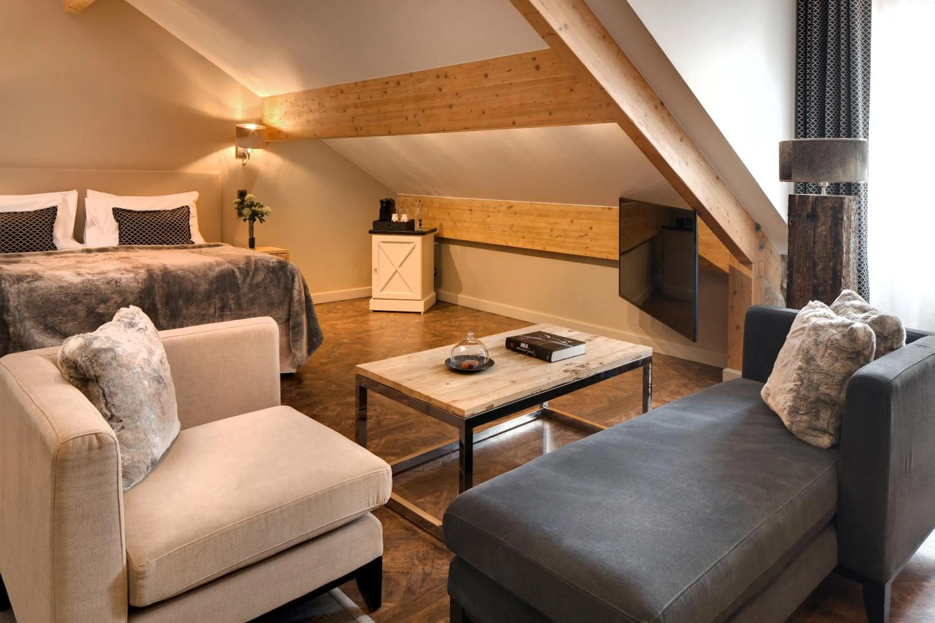 Photo of the whole room, Bed in Domaine de la Klauss & Spa, Restaurant Gastronomique Le K