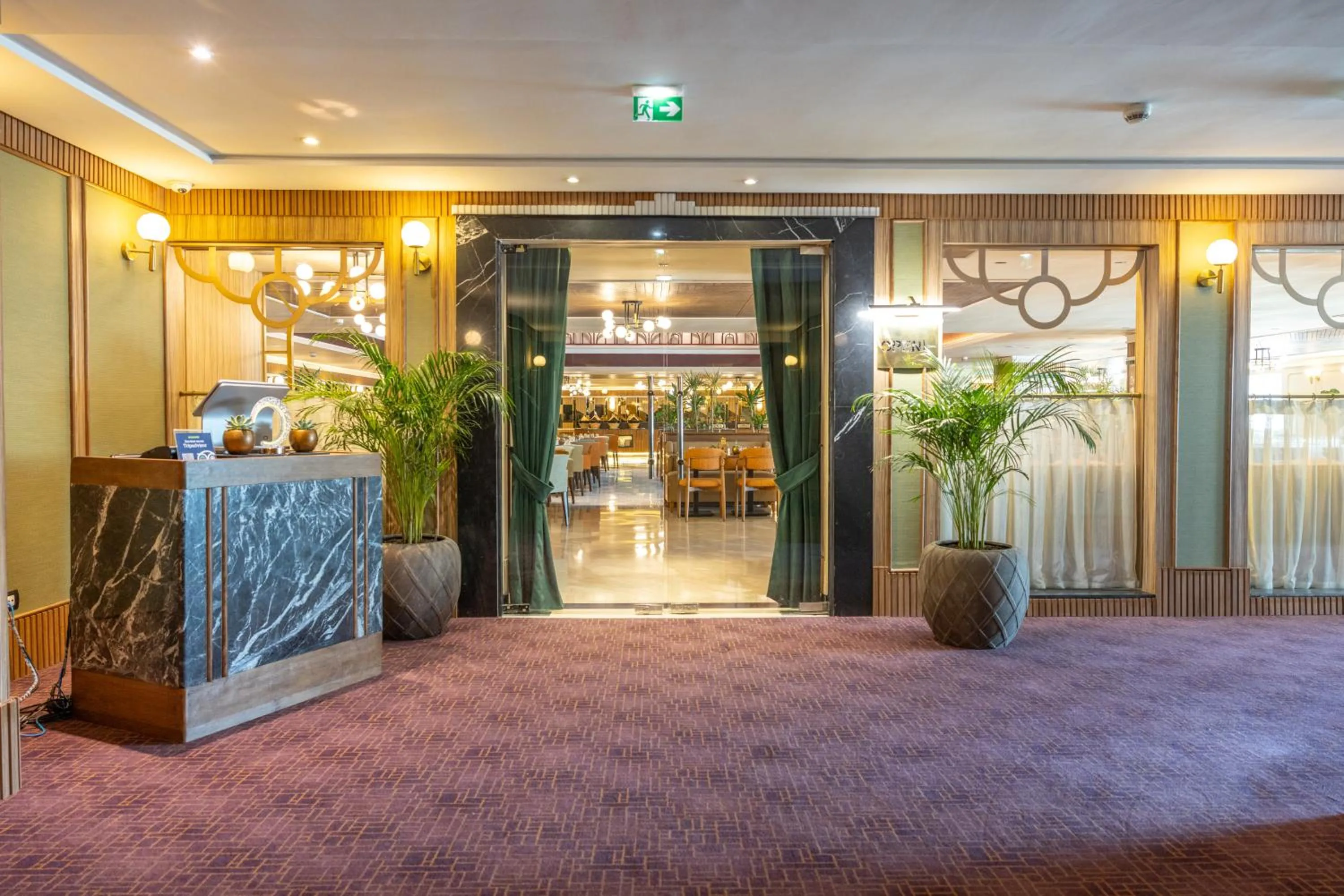 Restaurant/places to eat in Grand Mogador City Center