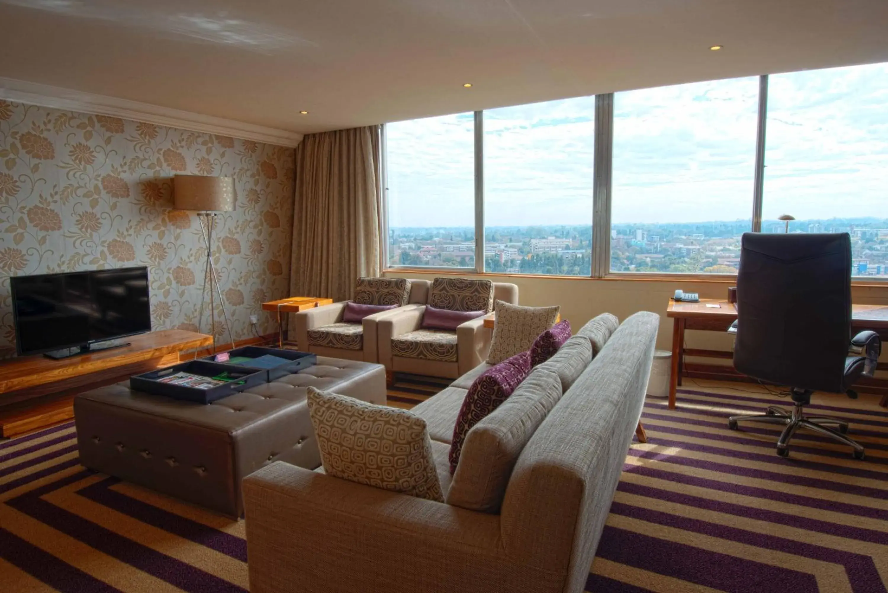 Executive Suite in Monomotapa Executive Suite in Monomotapa