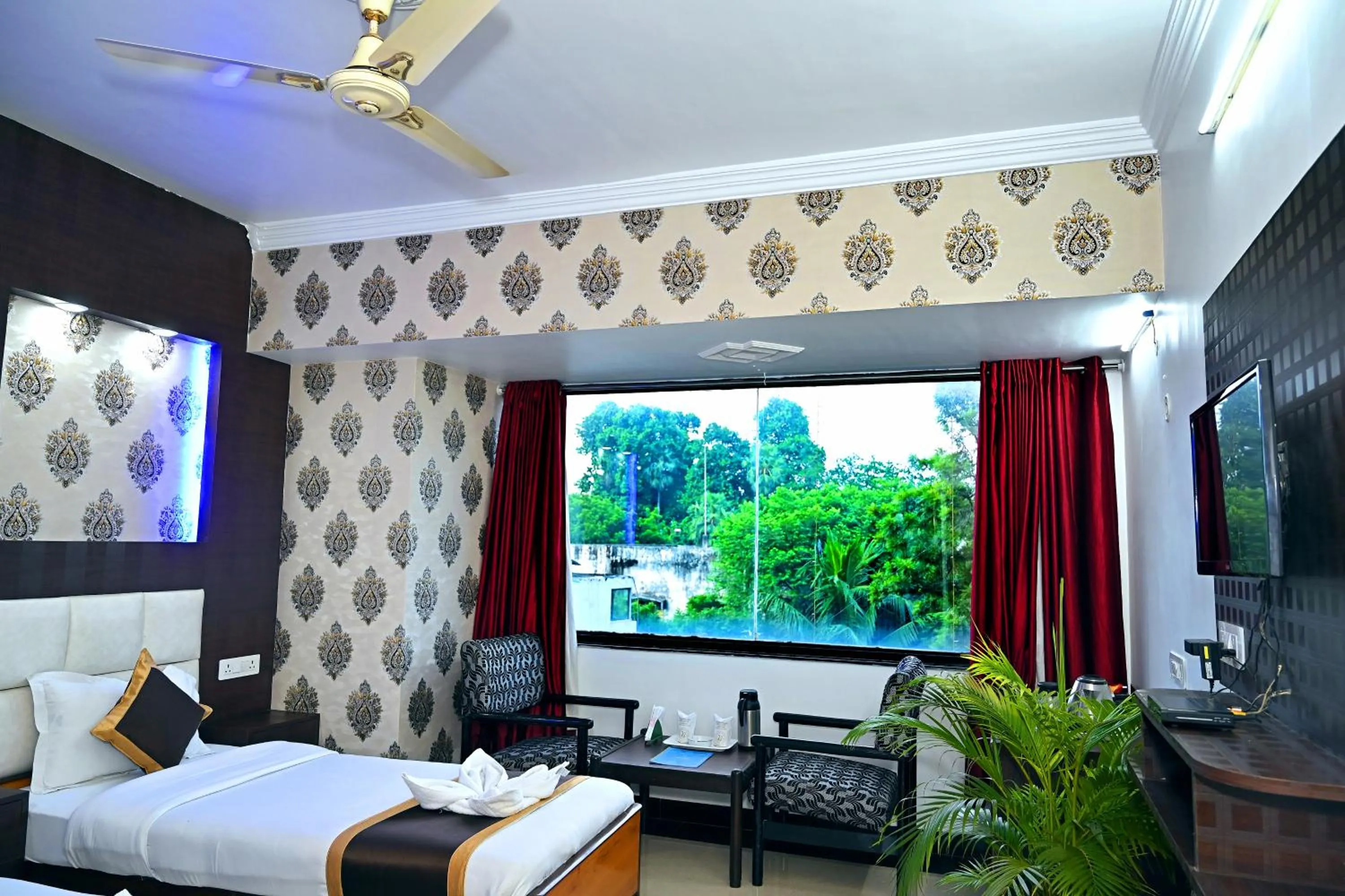 Bedroom in Hotel Rajhans International