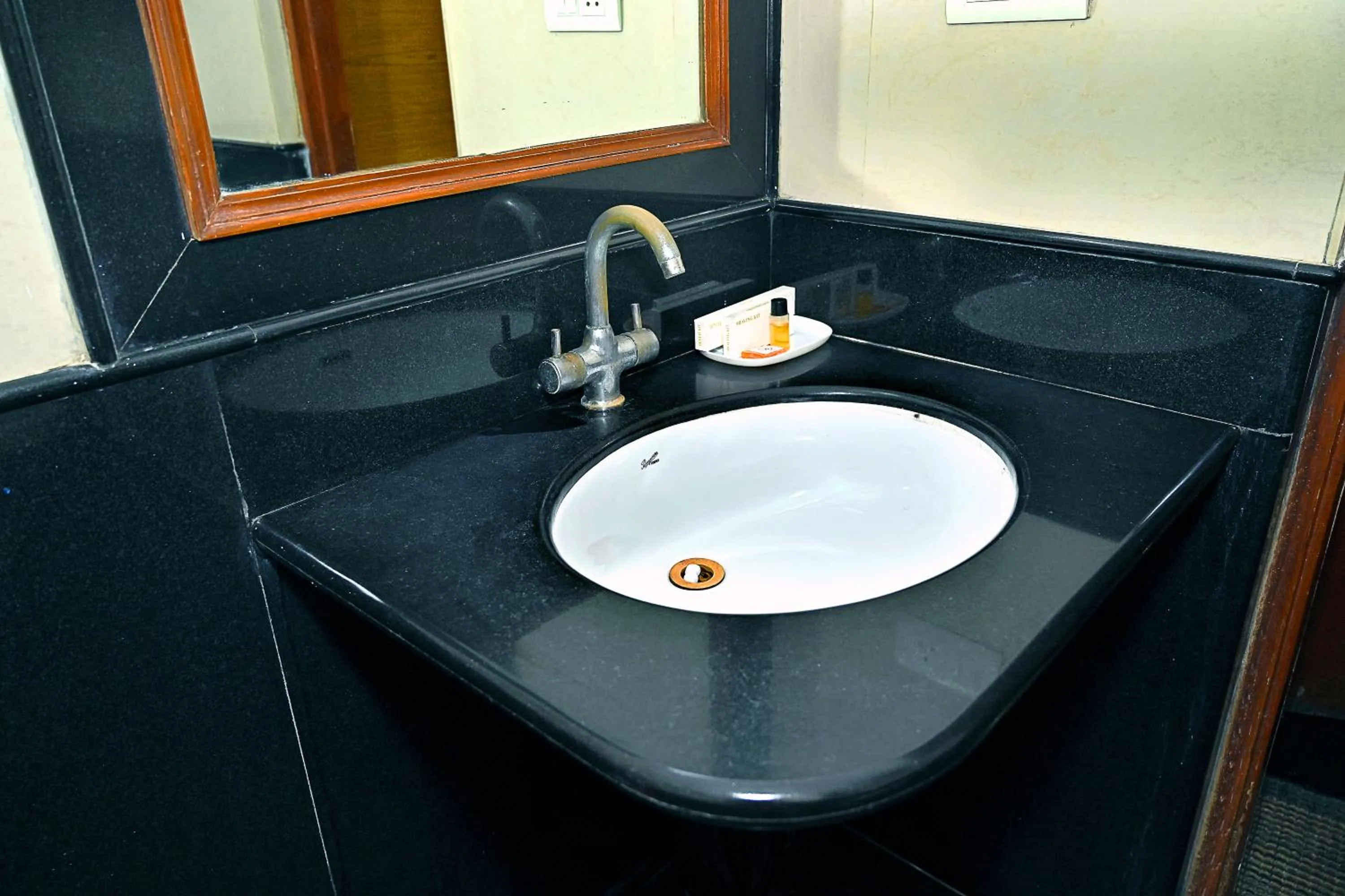 Bathroom in Hotel Rajhans International