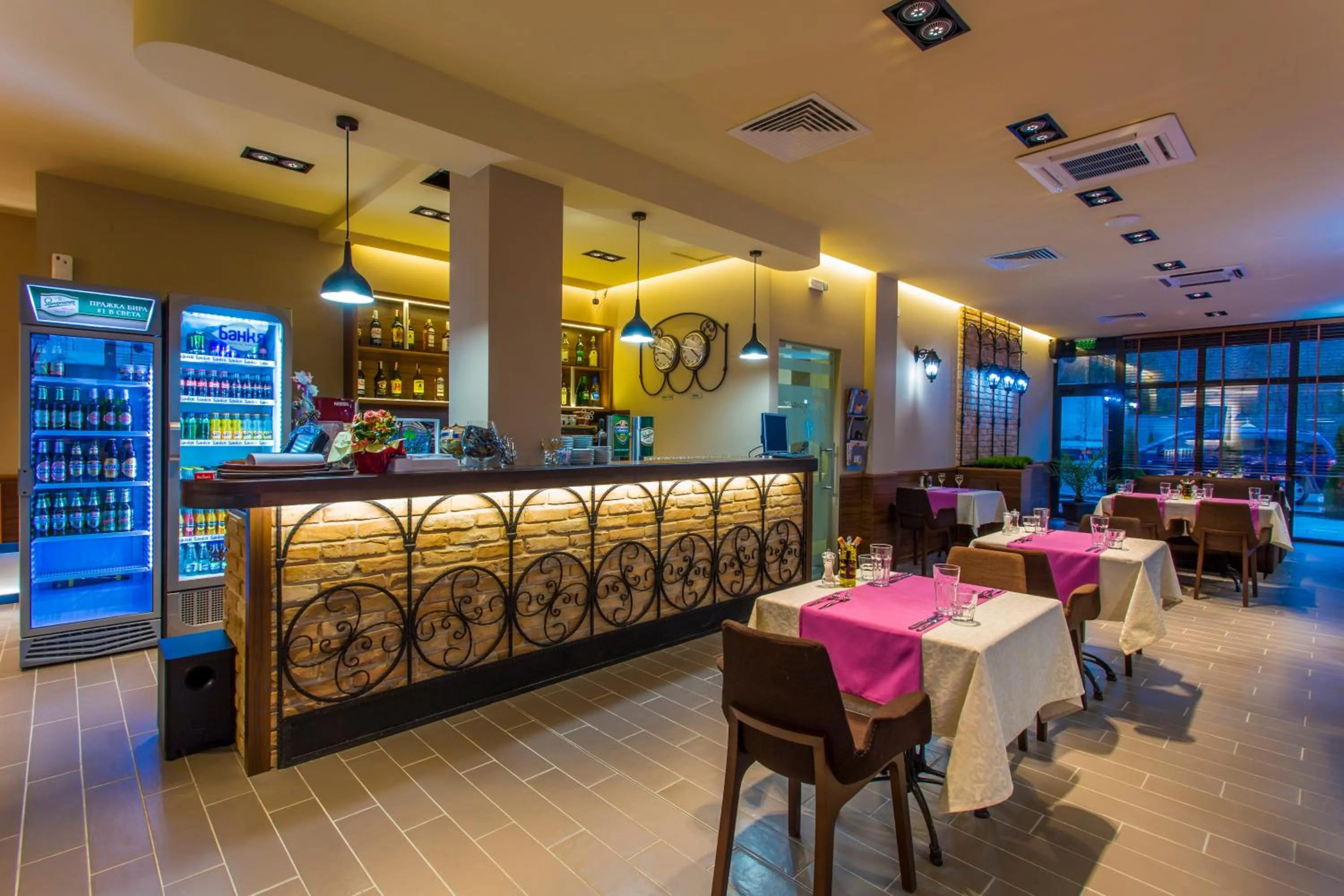 Restaurant/places to eat in Hotel Provadia