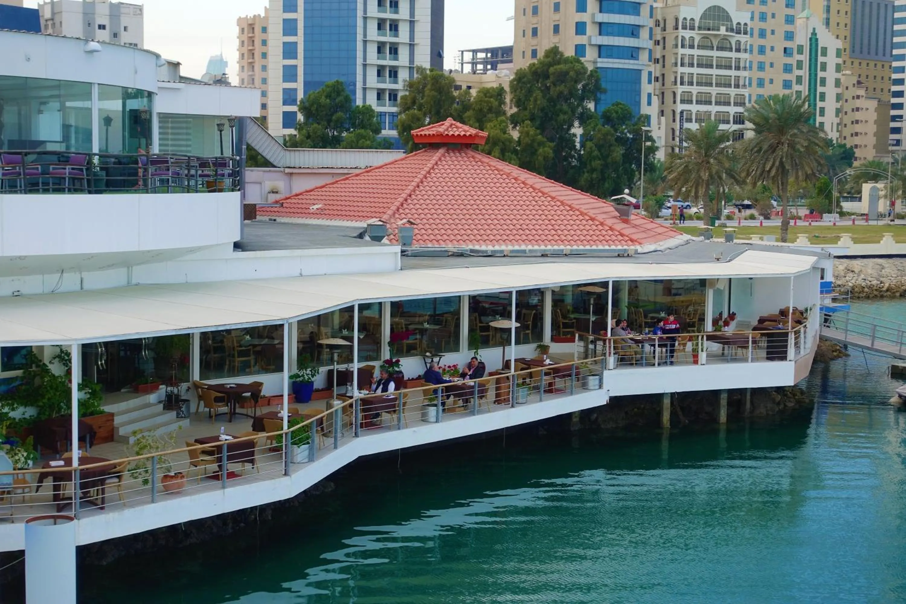 Restaurant/places to eat in C Hotel