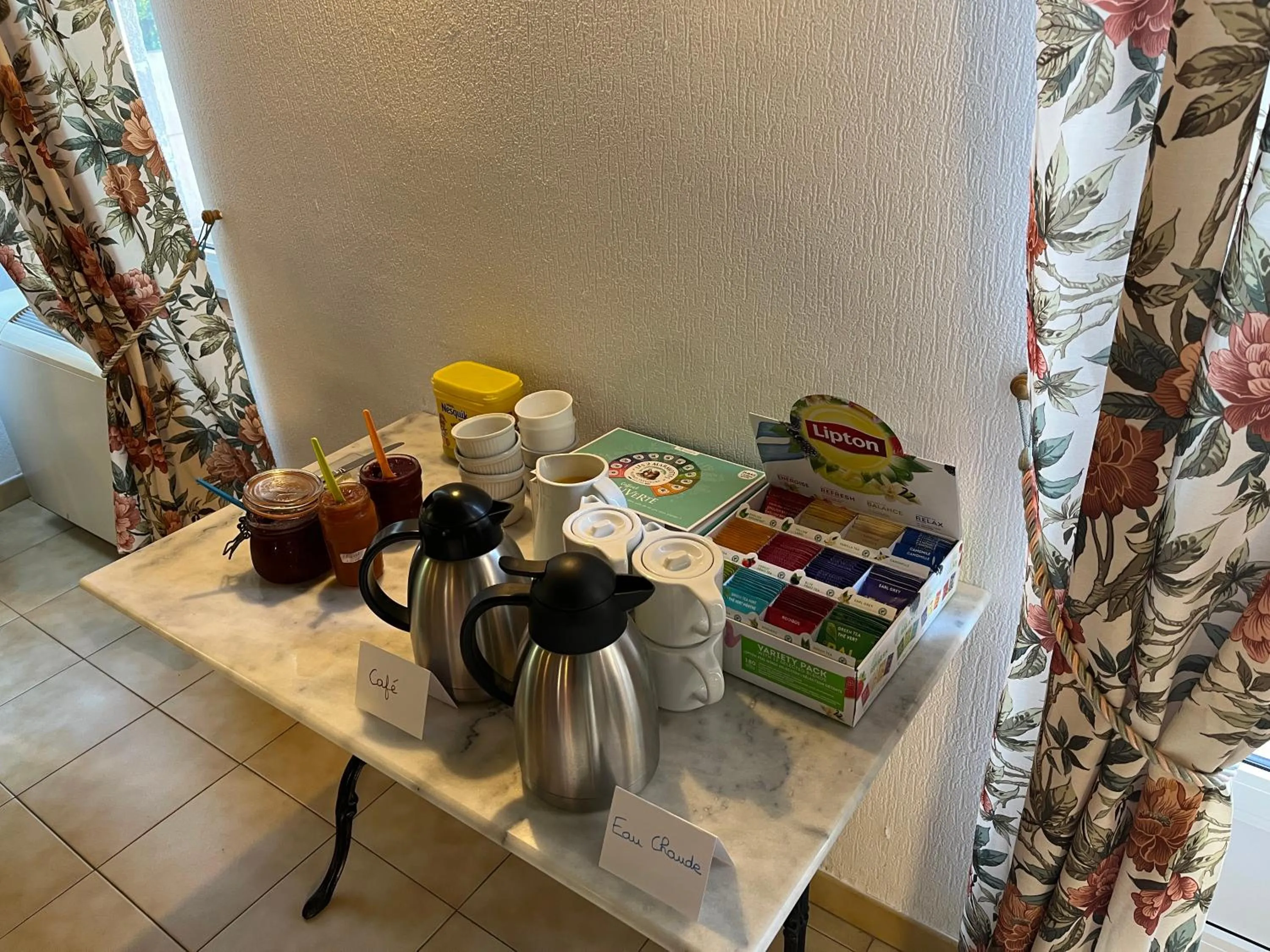 Breakfast in Château Lou Cante Perdrix