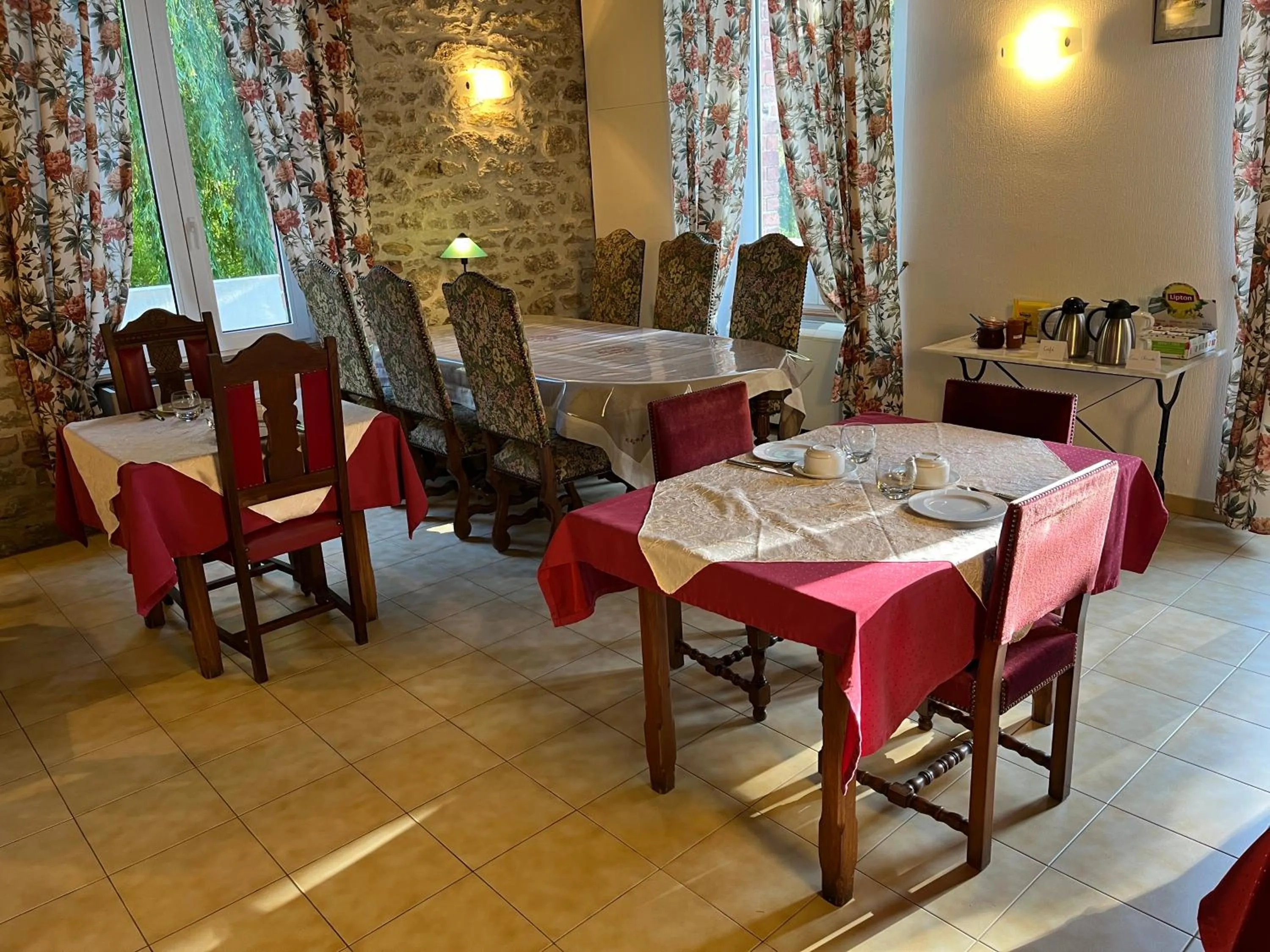 Breakfast in Château Lou Cante Perdrix