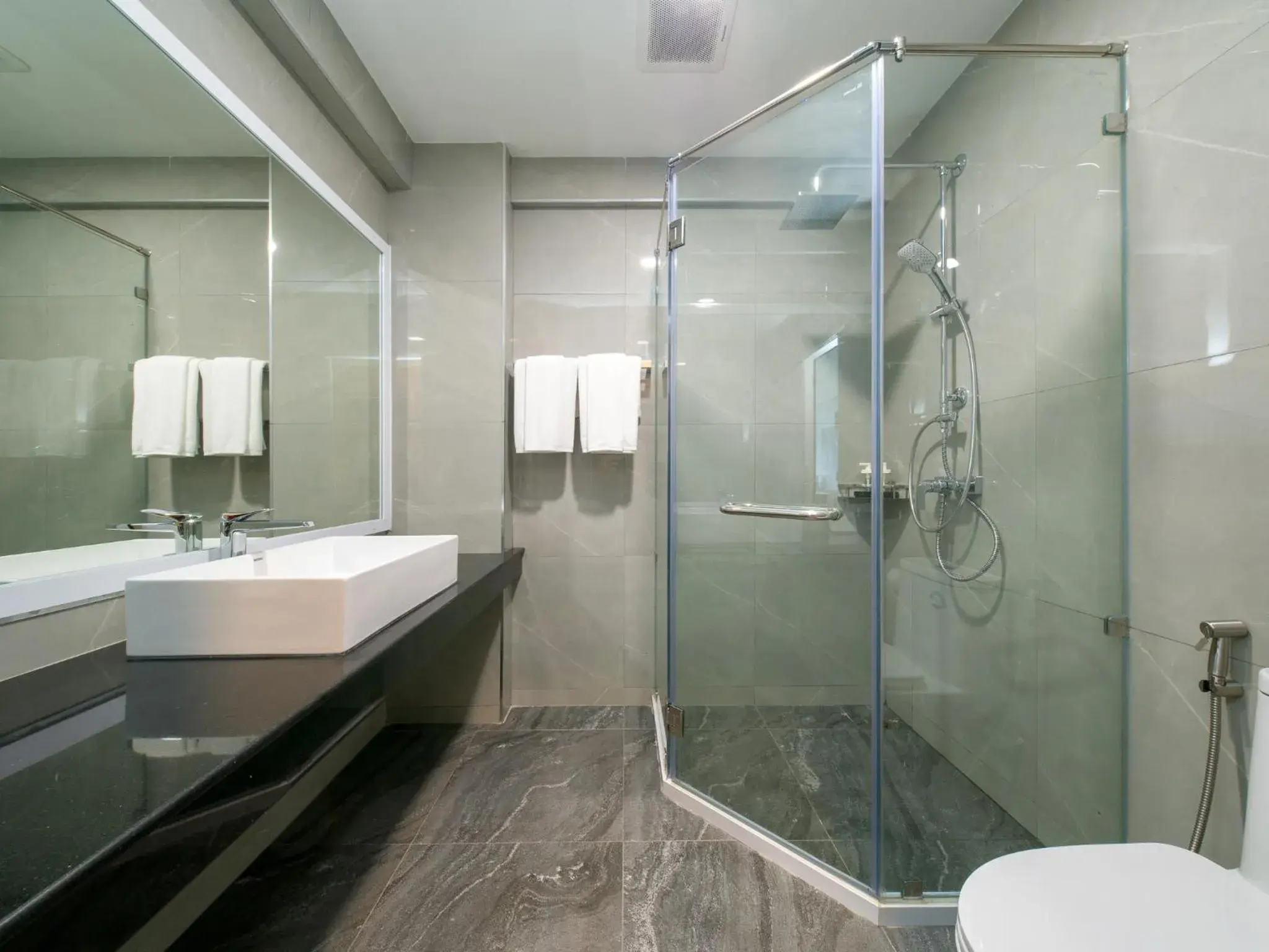 Twin Room in Eastpana Hotel - SHA Extra Plus Twin Room in Eastpana Hotel - SHA Extra Plus