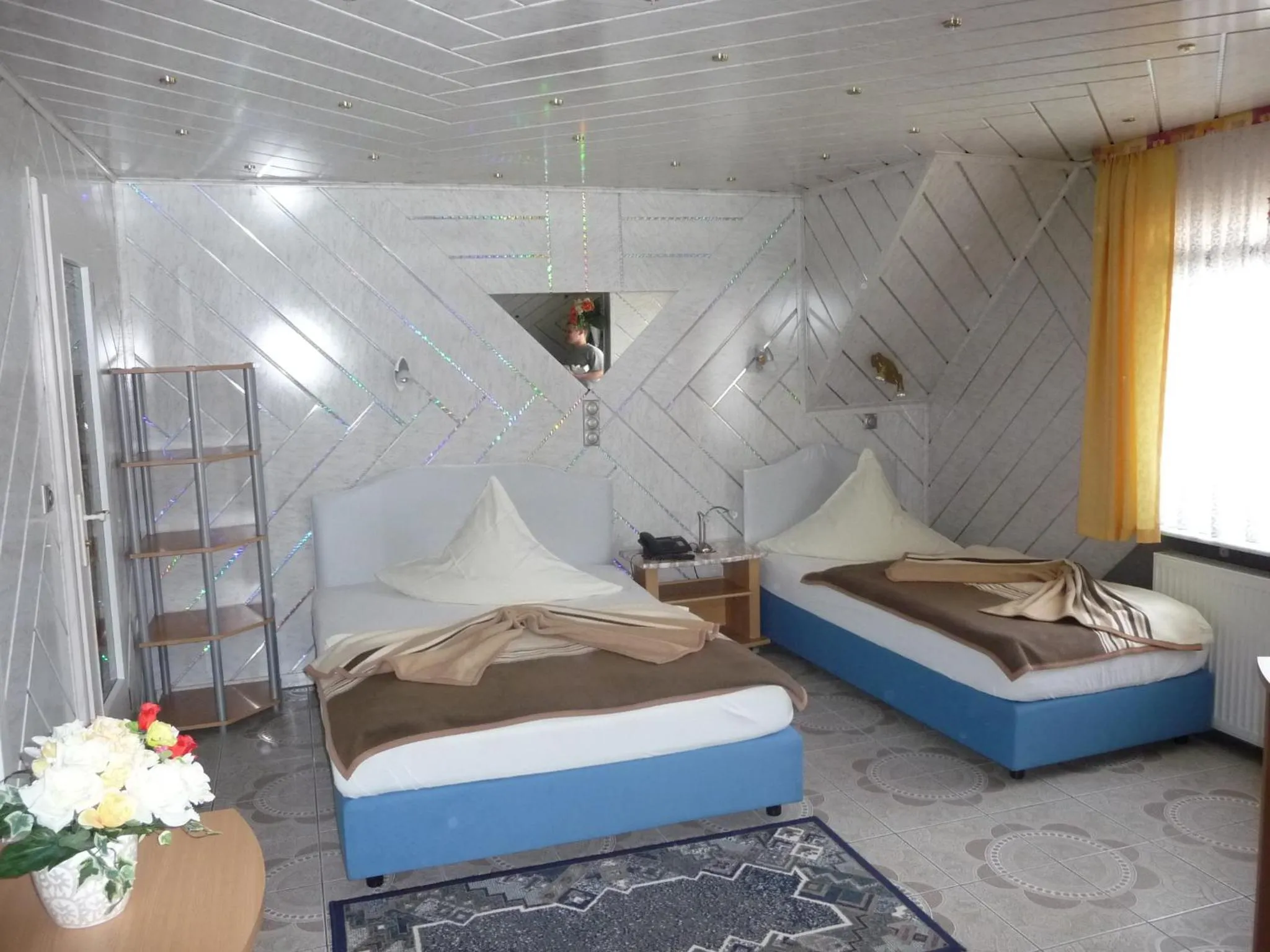 Day, Bed in Hotel Tenne