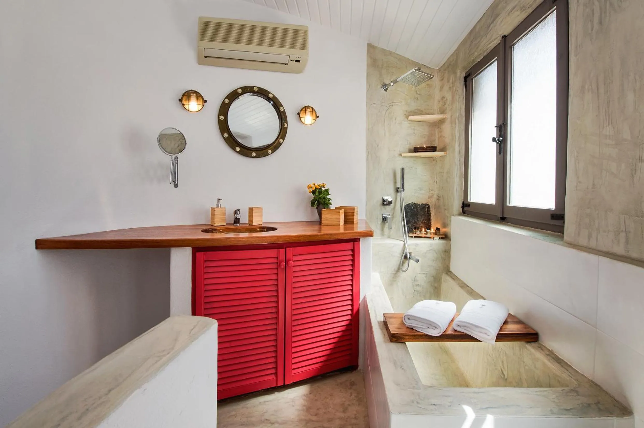 Bathroom in Old Vourvoulos Houses