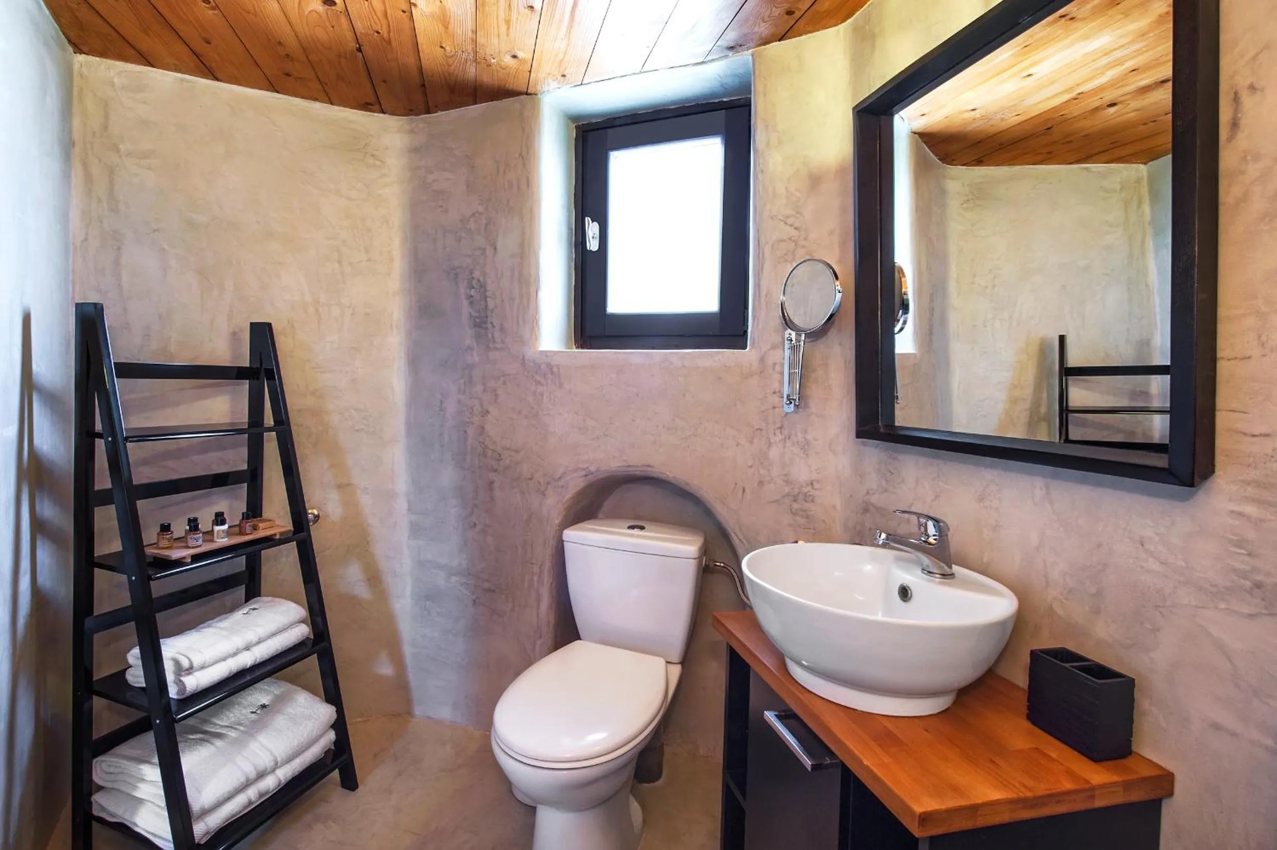 Bathroom in Old Vourvoulos Houses