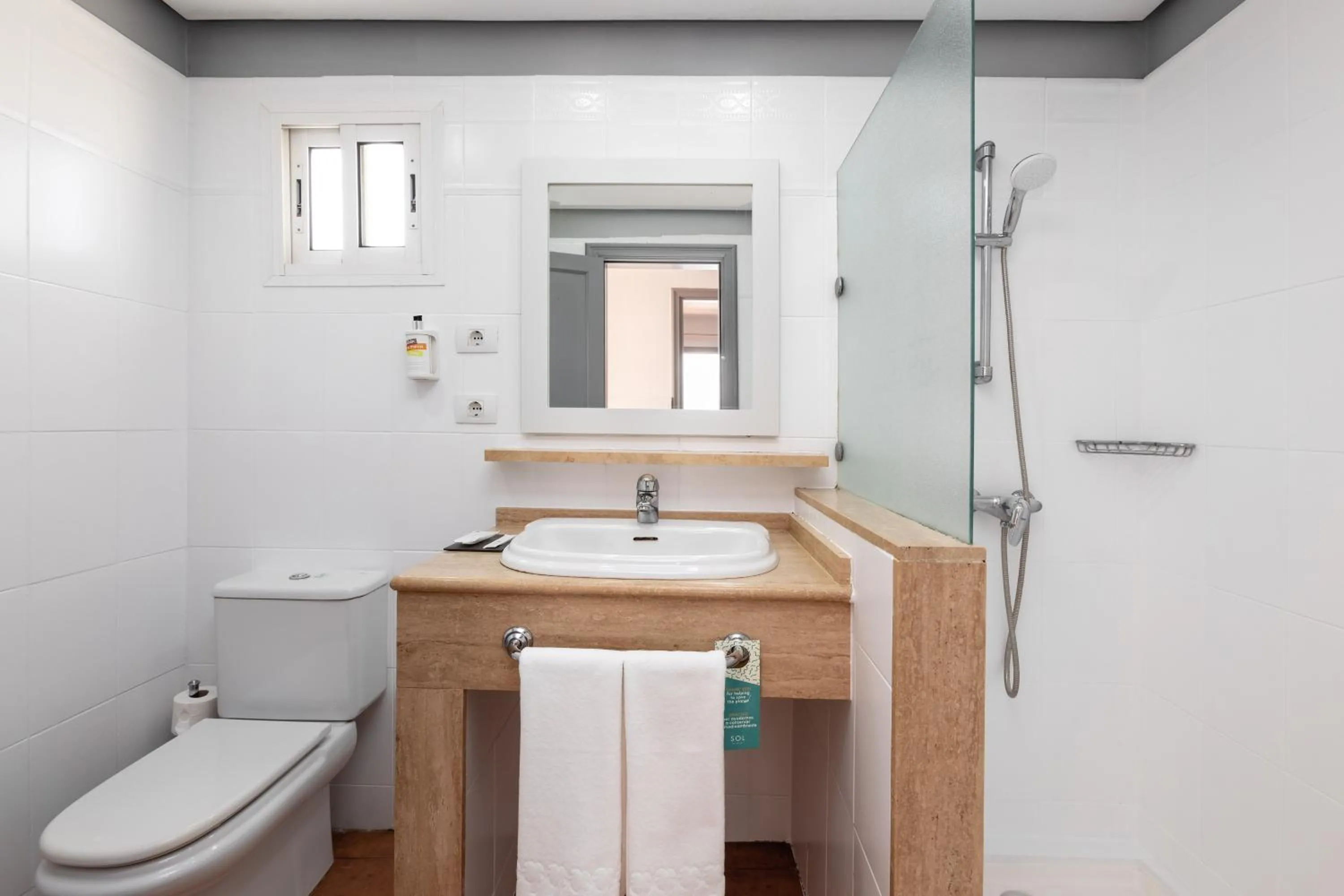 Shower in Sol Barbacan