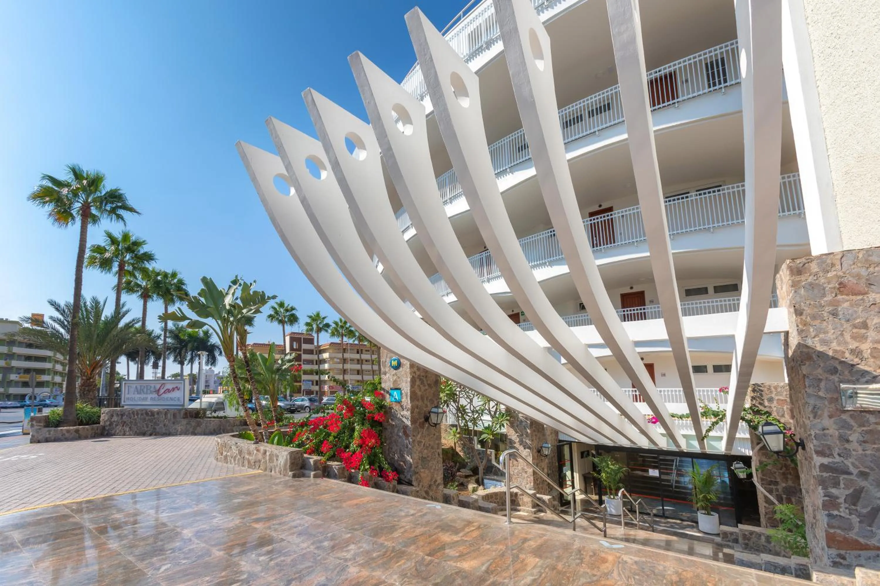 Facade/entrance in Sol Barbacan