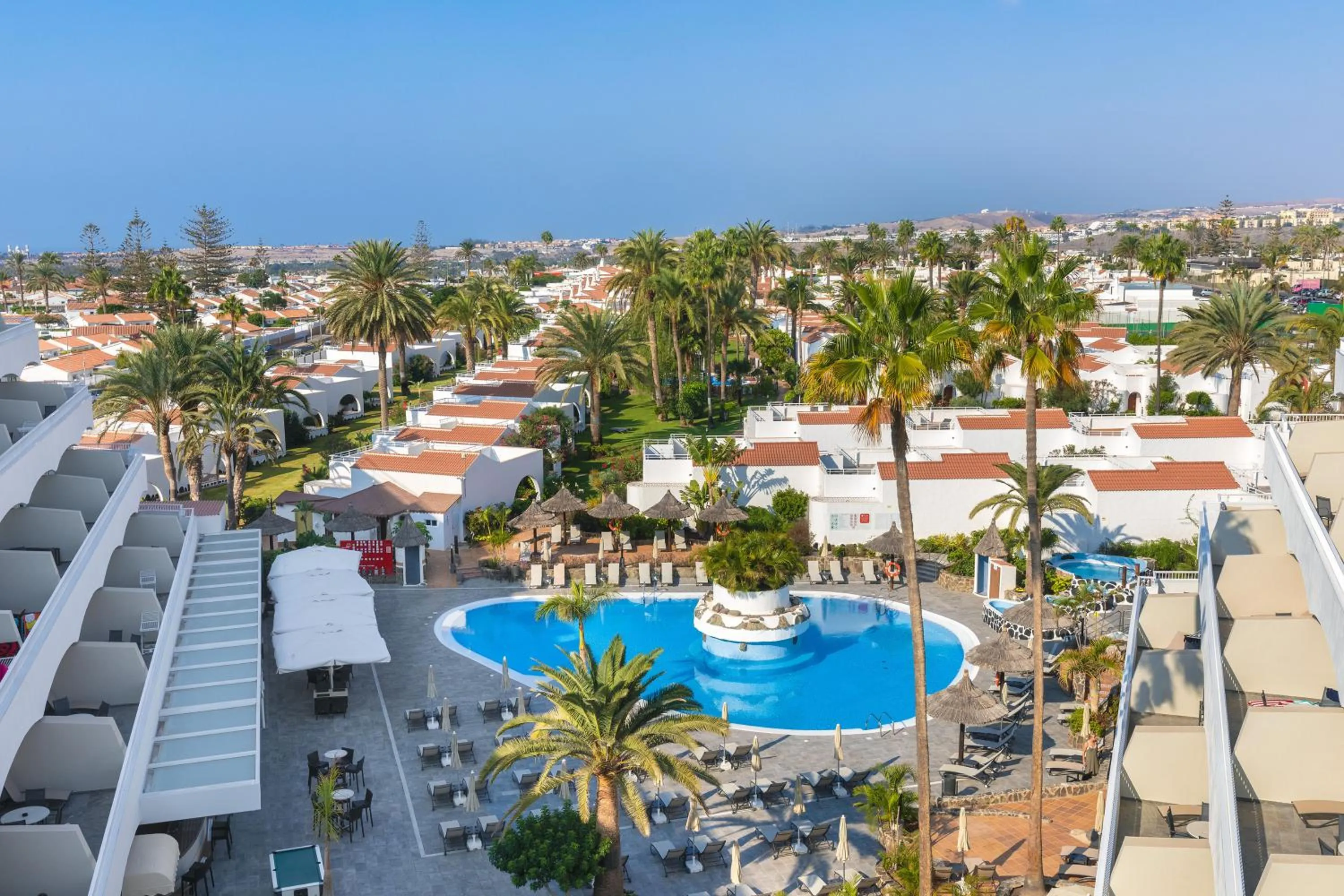 Swimming pool in Sol Barbacan