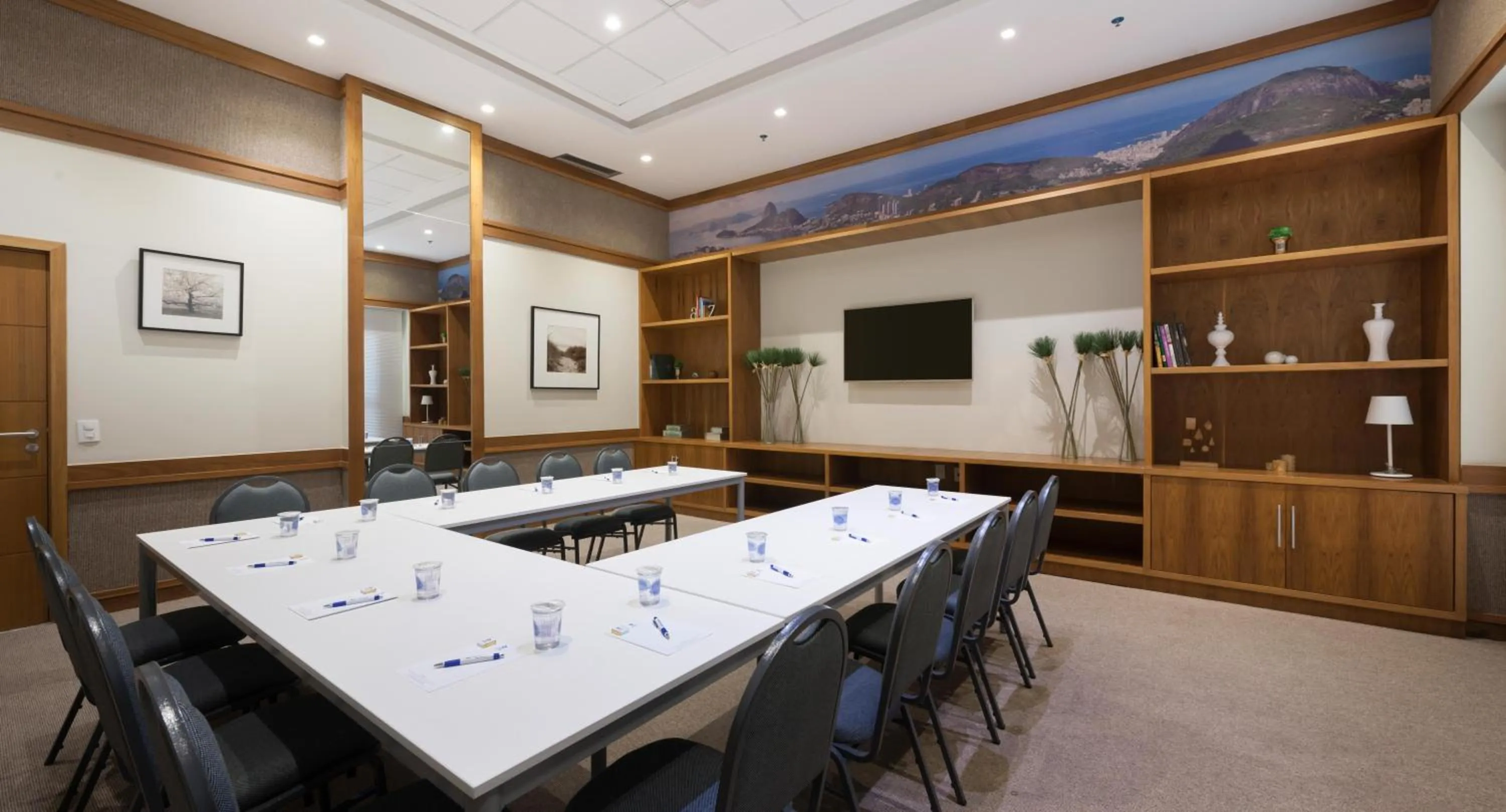 Business facilities in Matiz Multi Suites