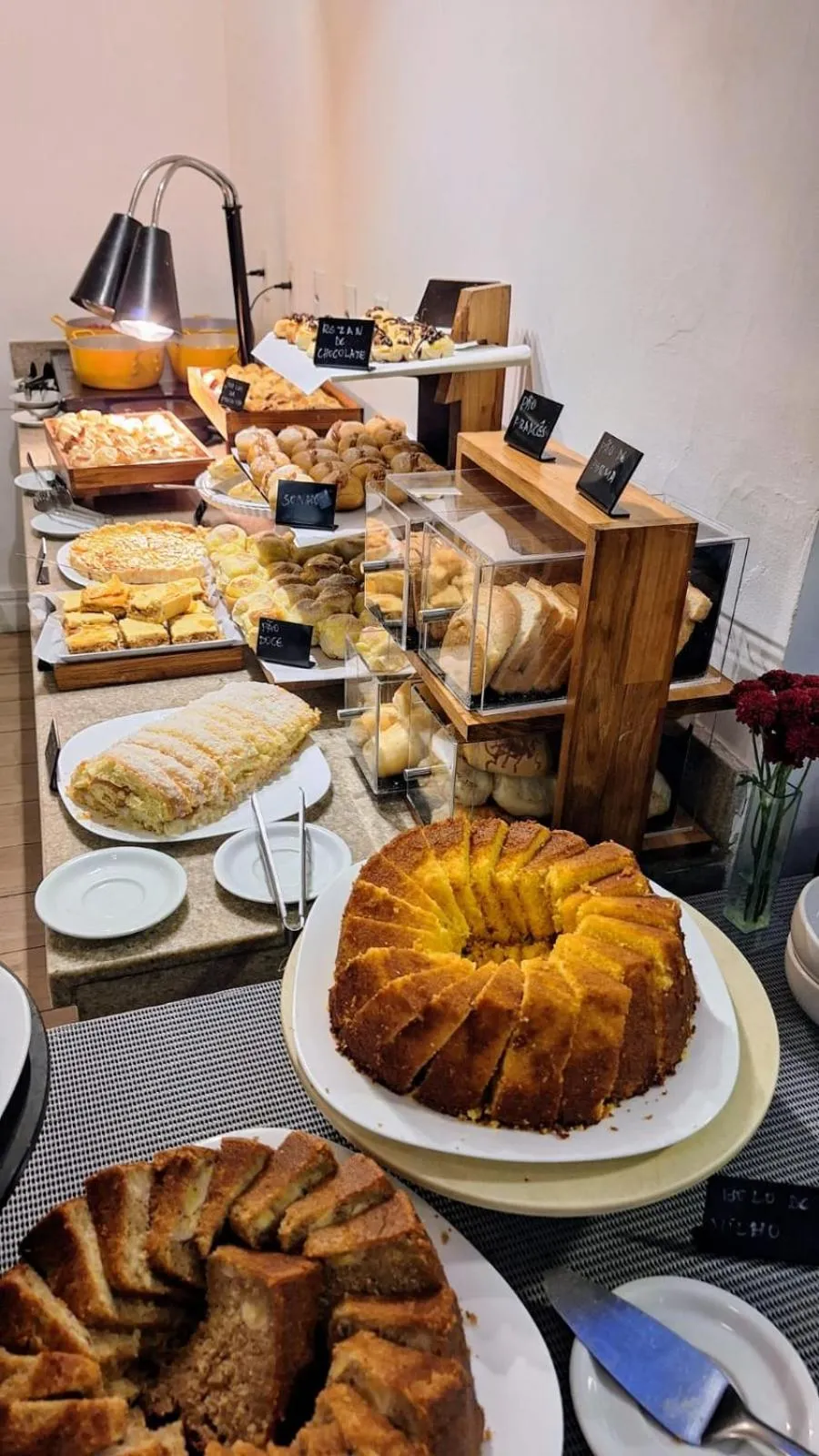 Restaurant/places to eat in Matiz Multi Suites