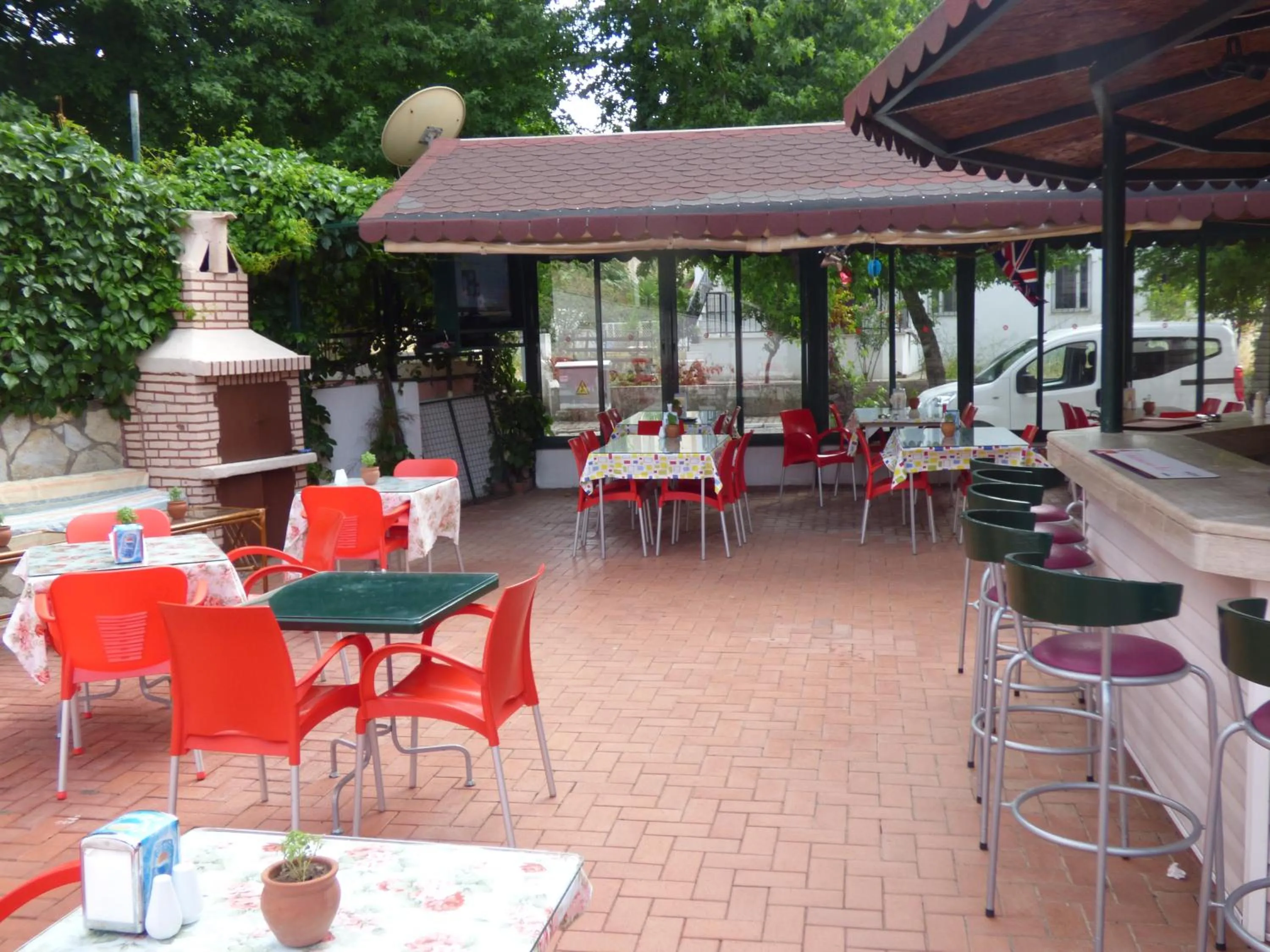 Restaurant/places to eat in Avlu 4