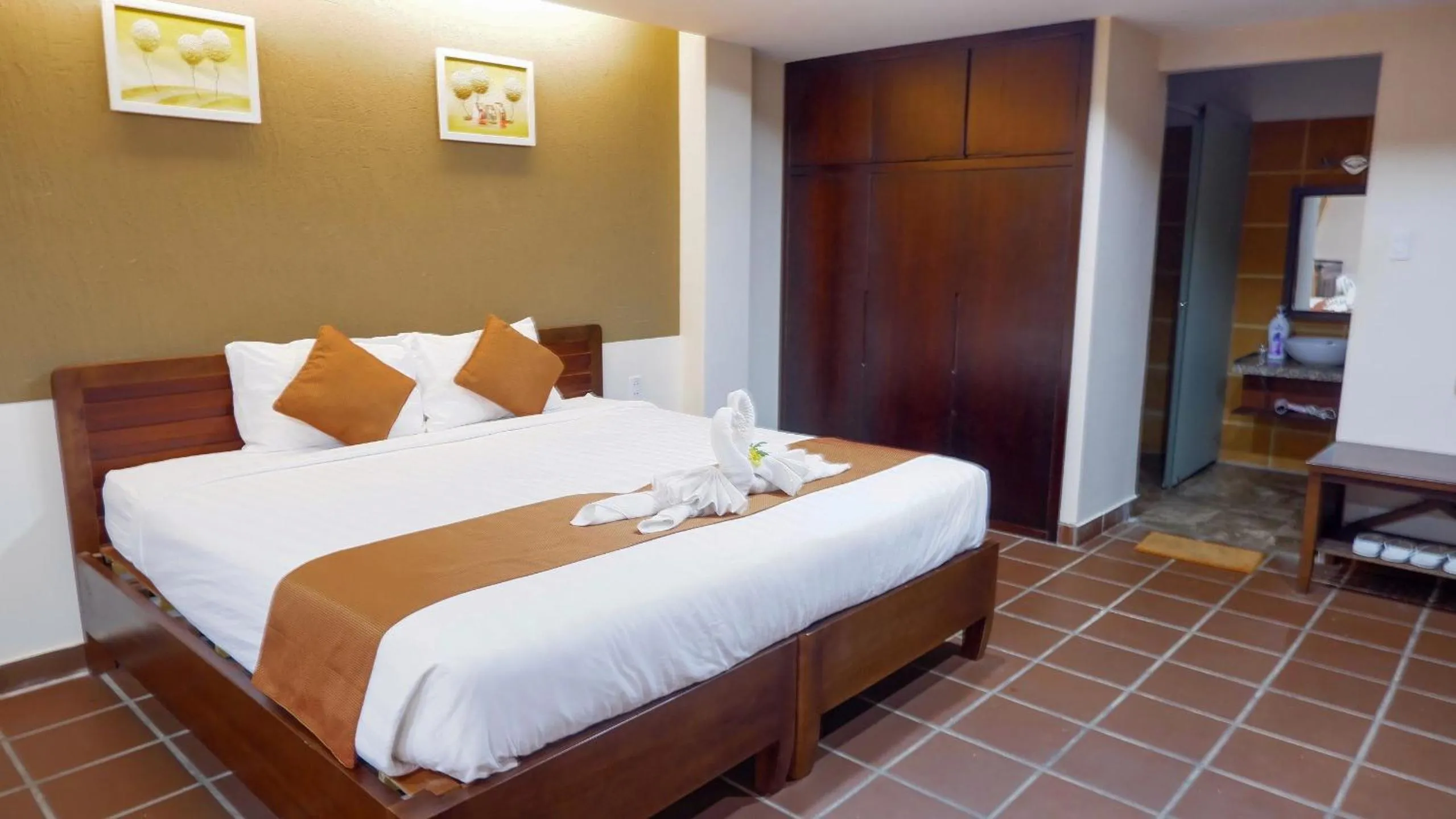 Bed in Ananas Family Hotel