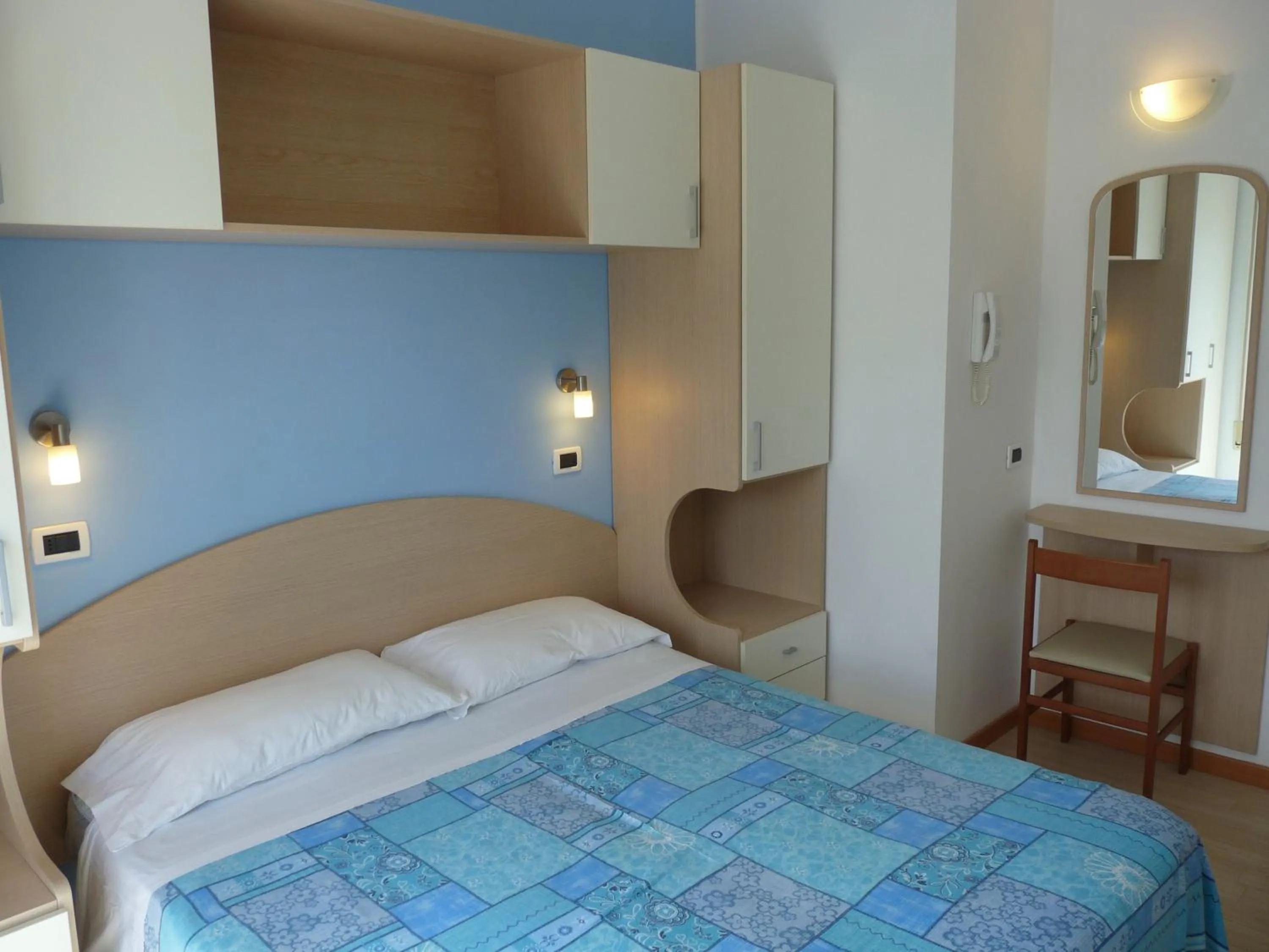 Photo of the whole room, Bed in Hotel Haarlem