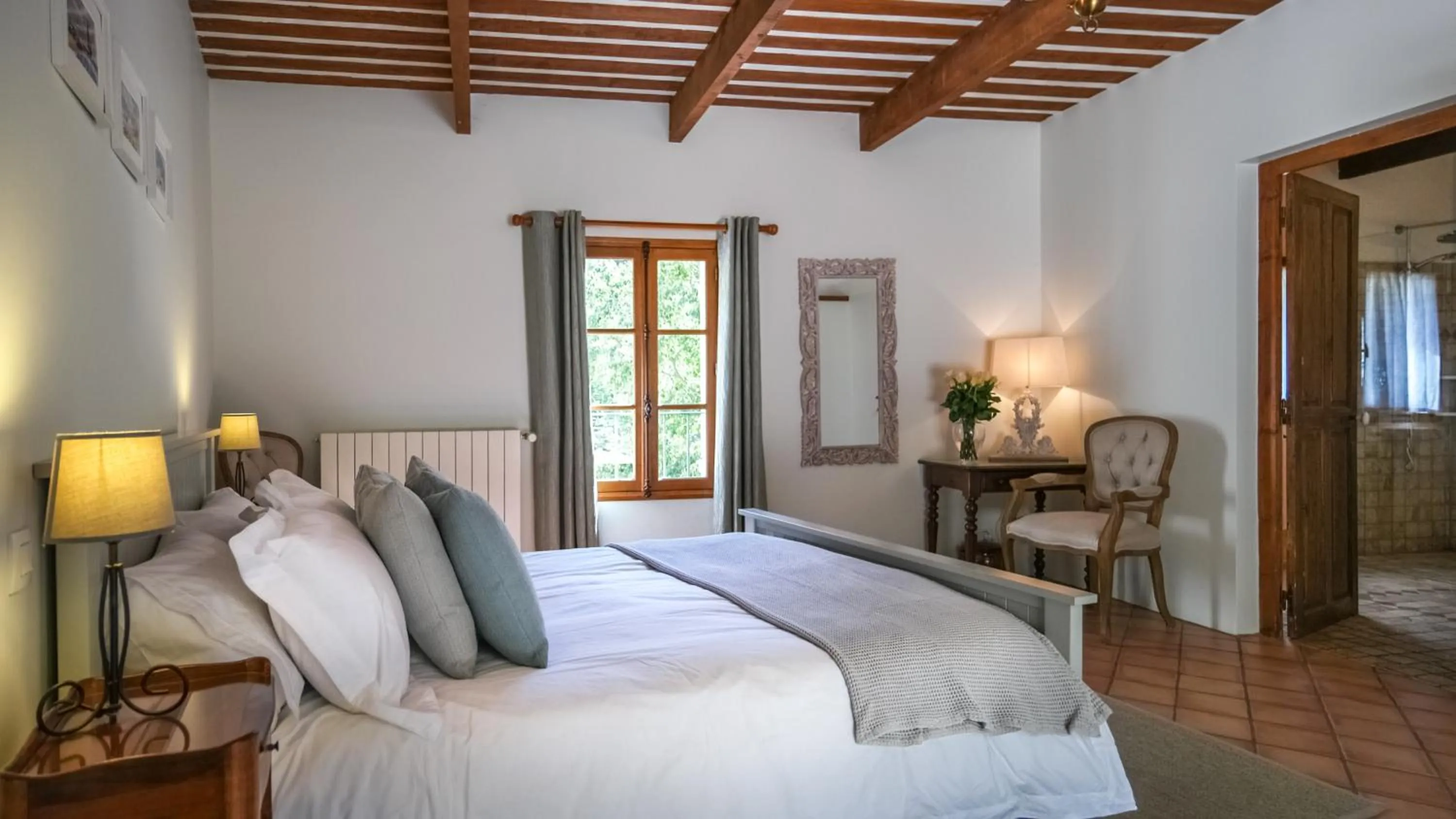 Photo of the whole room, Bed in La Ferme Des Belugues