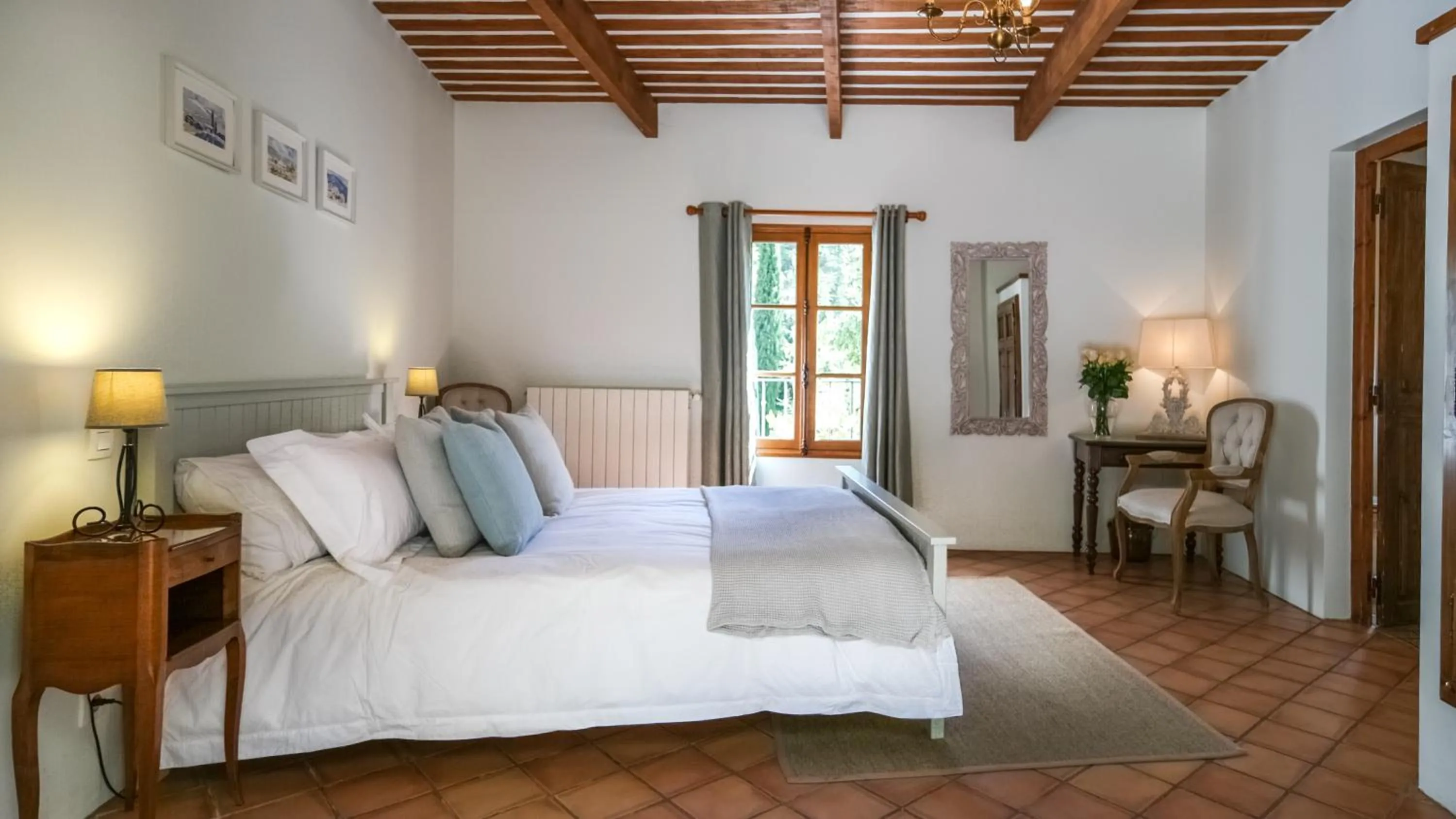 Photo of the whole room, Bed in La Ferme Des Belugues