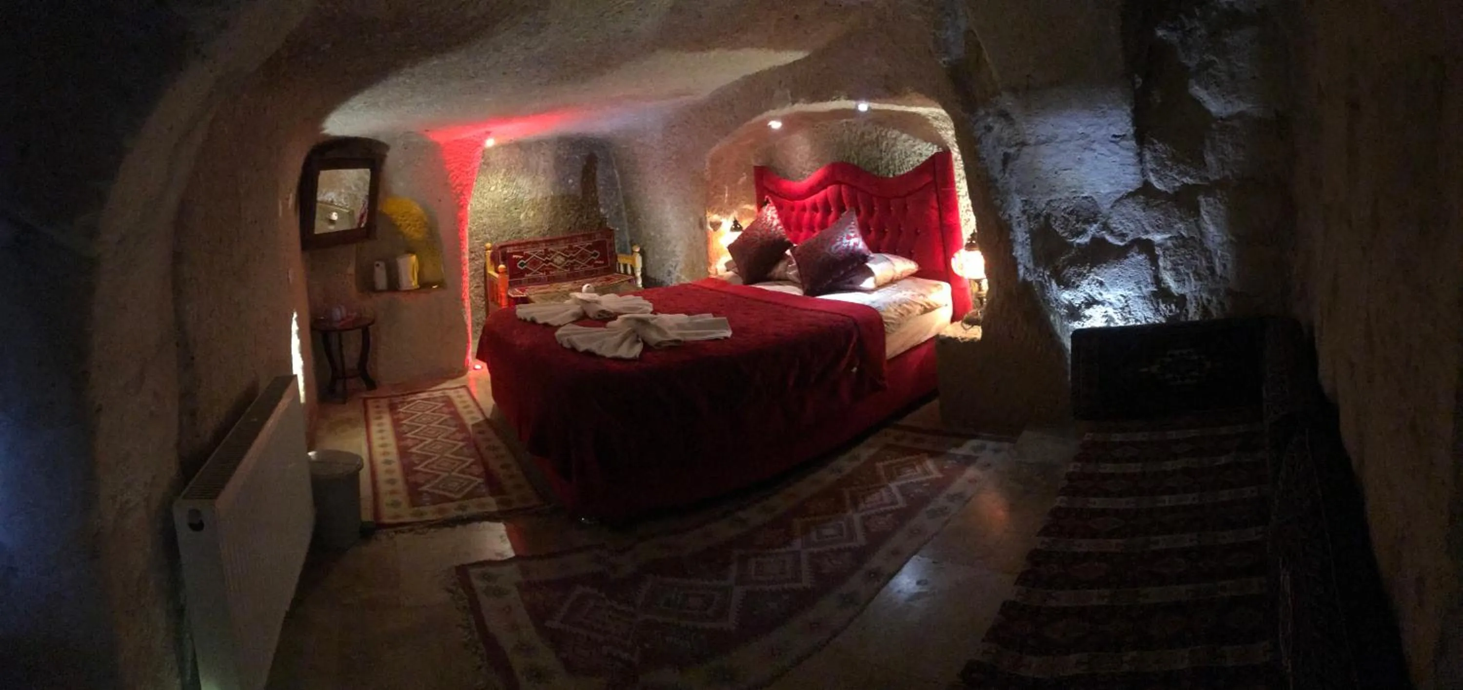 Photo of the whole room, Bed in Coco Cave