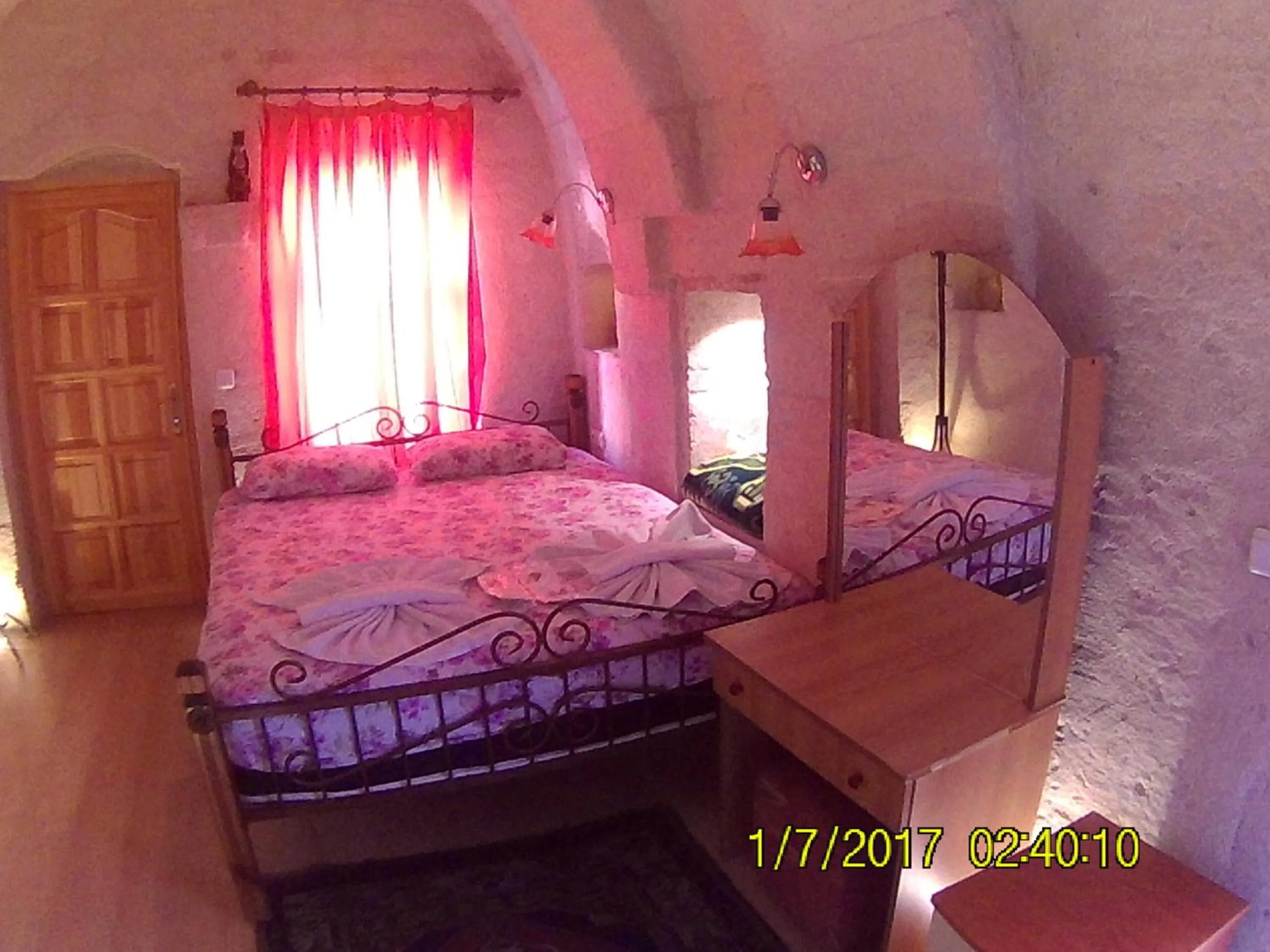 Bedroom, Bed in Coco Cave