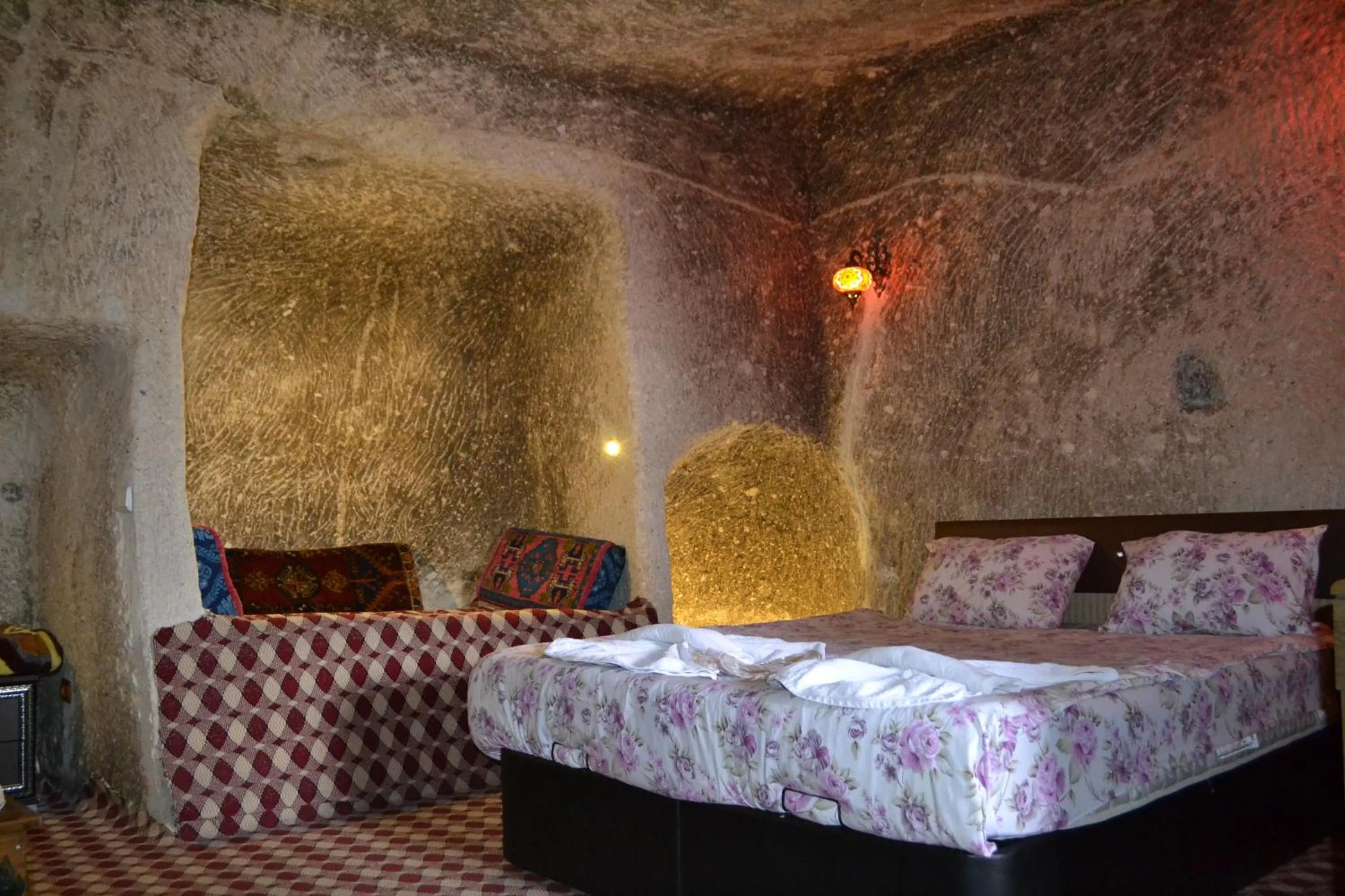 Photo of the whole room, Bed in Coco Cave