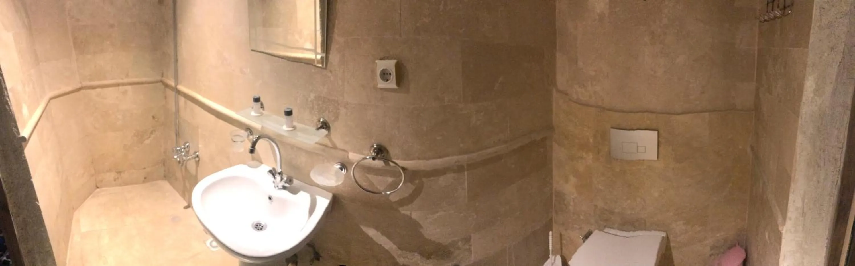 Bathroom in Coco Cave