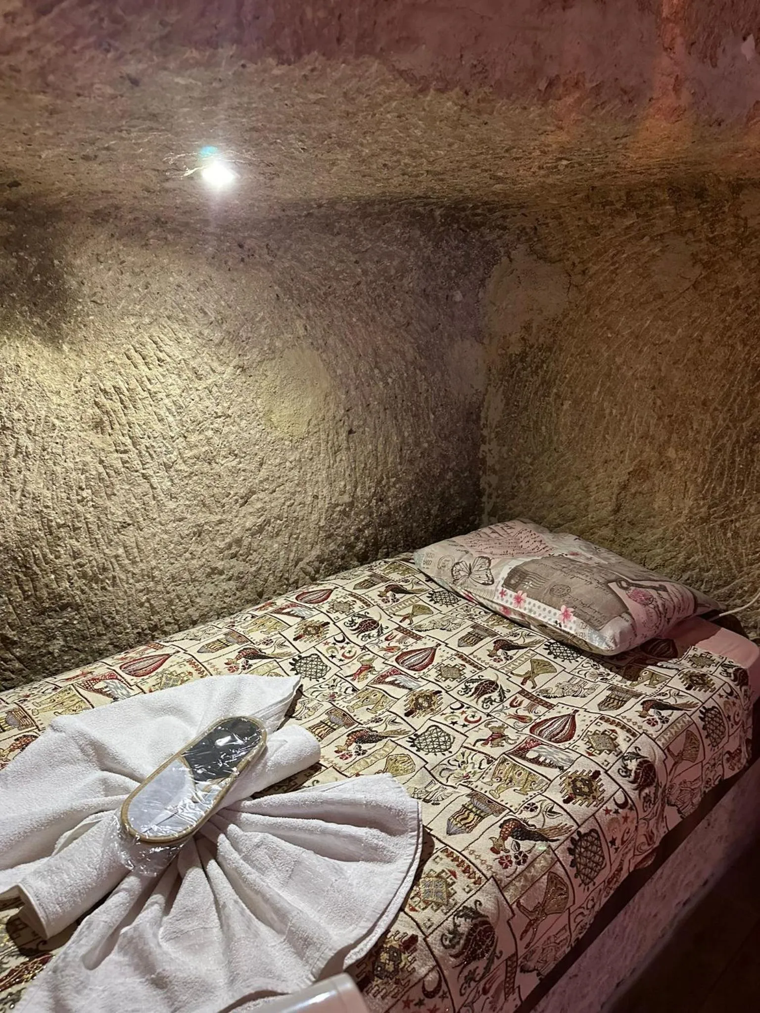 Bedroom, Bed in Coco Cave