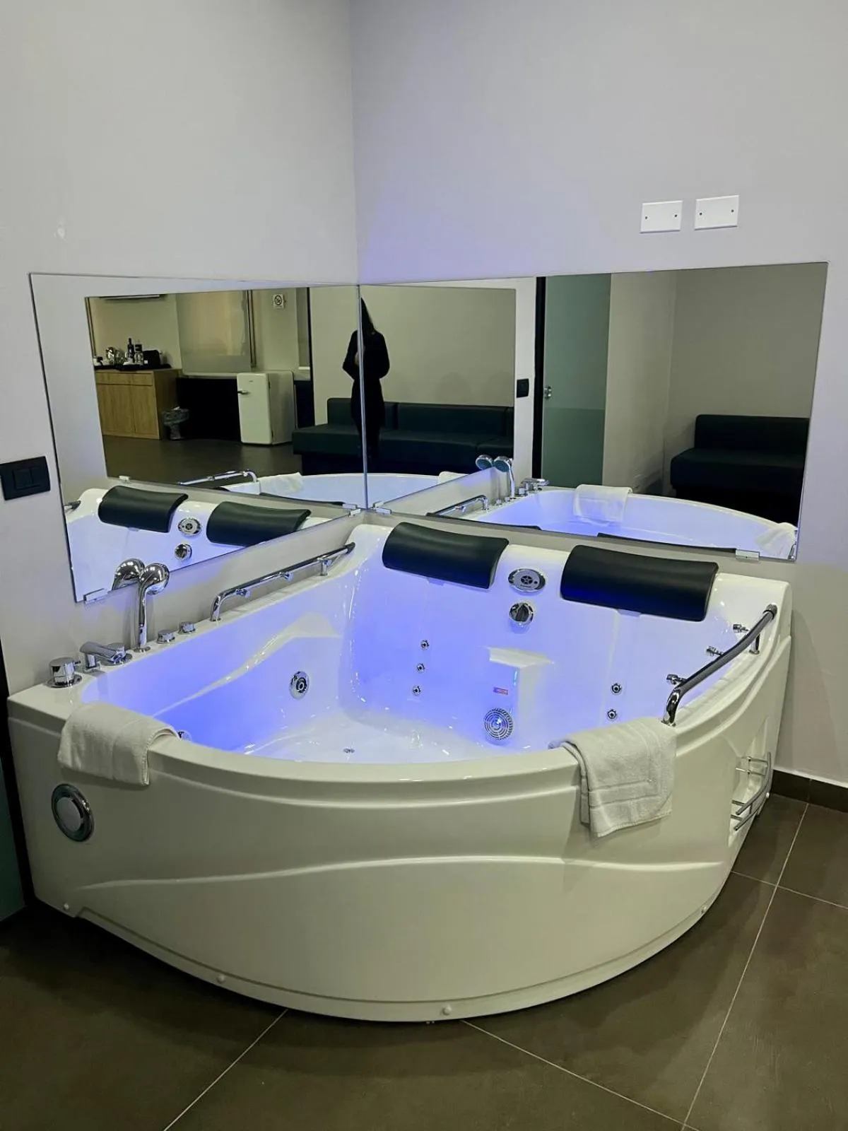 Hot Tub in Smart Hotel