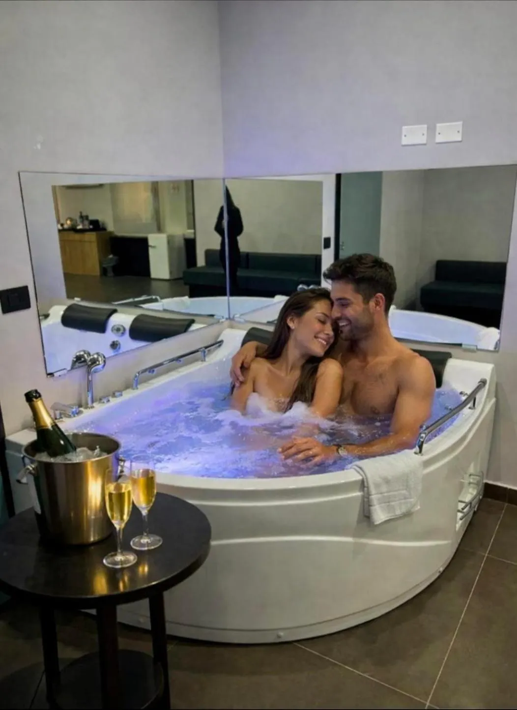 Hot Tub in Smart Hotel