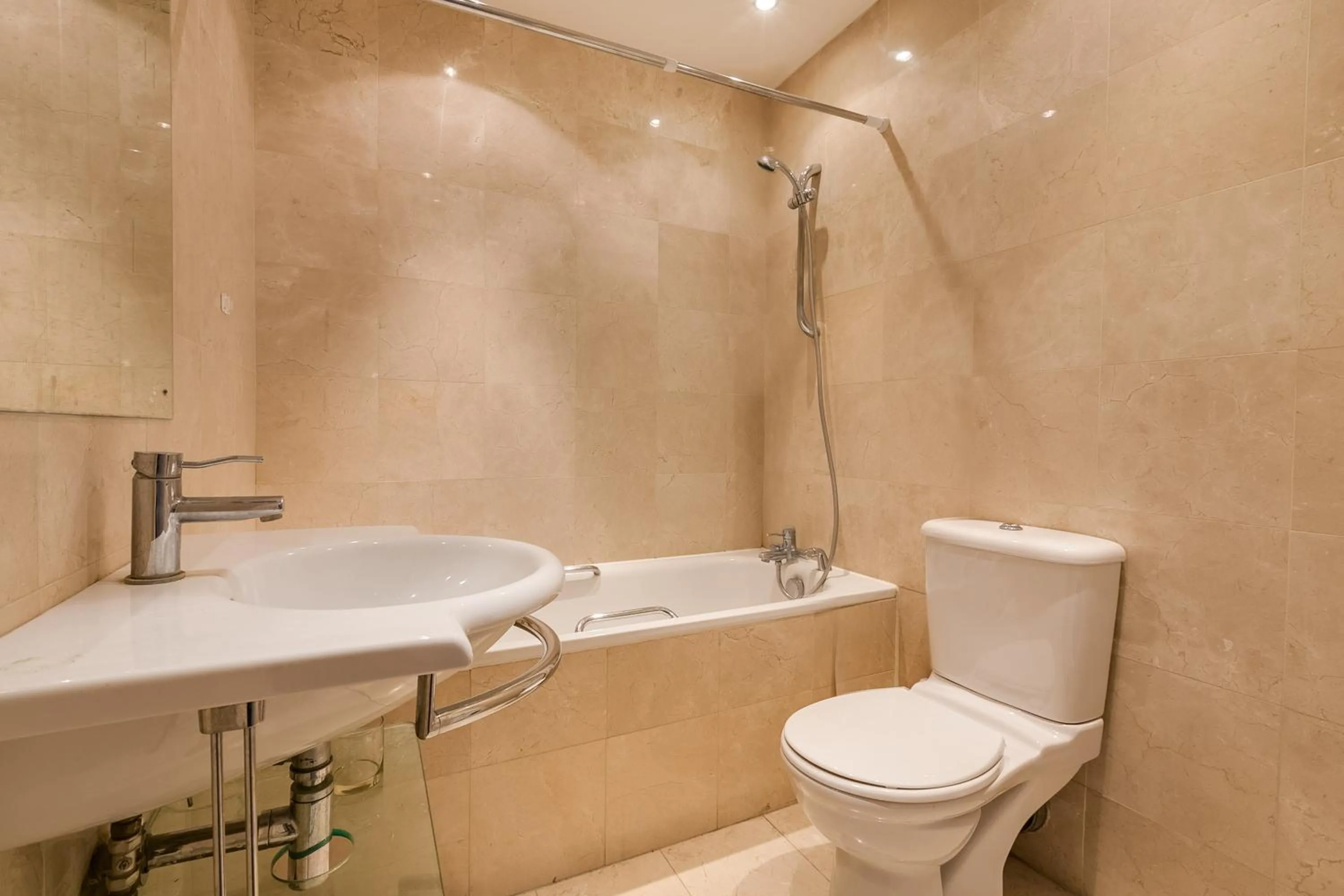 Bathroom in Nell Gwynn Chelsea Accommodation