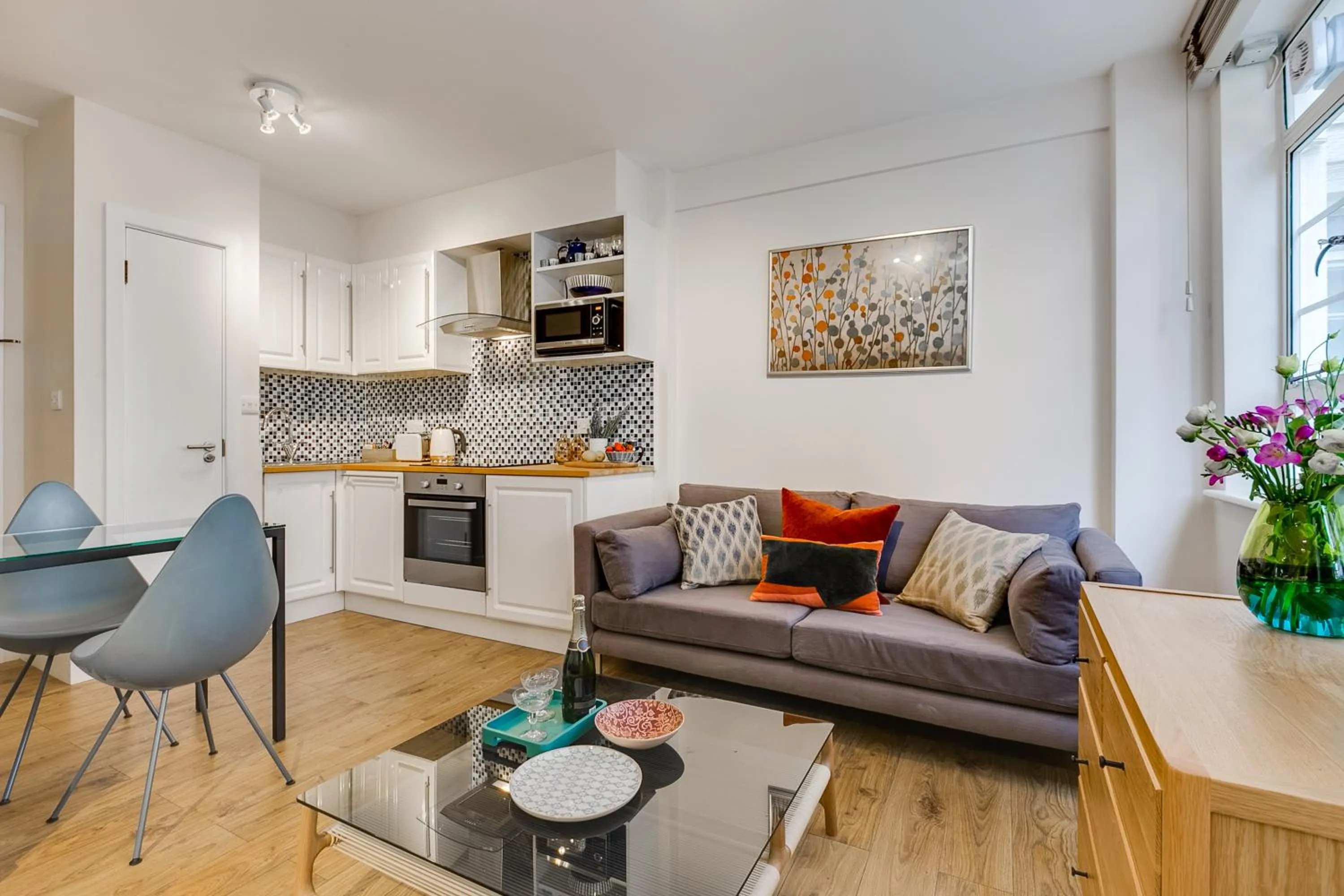 Kitchen or kitchenette in Nell Gwynn Chelsea Accommodation