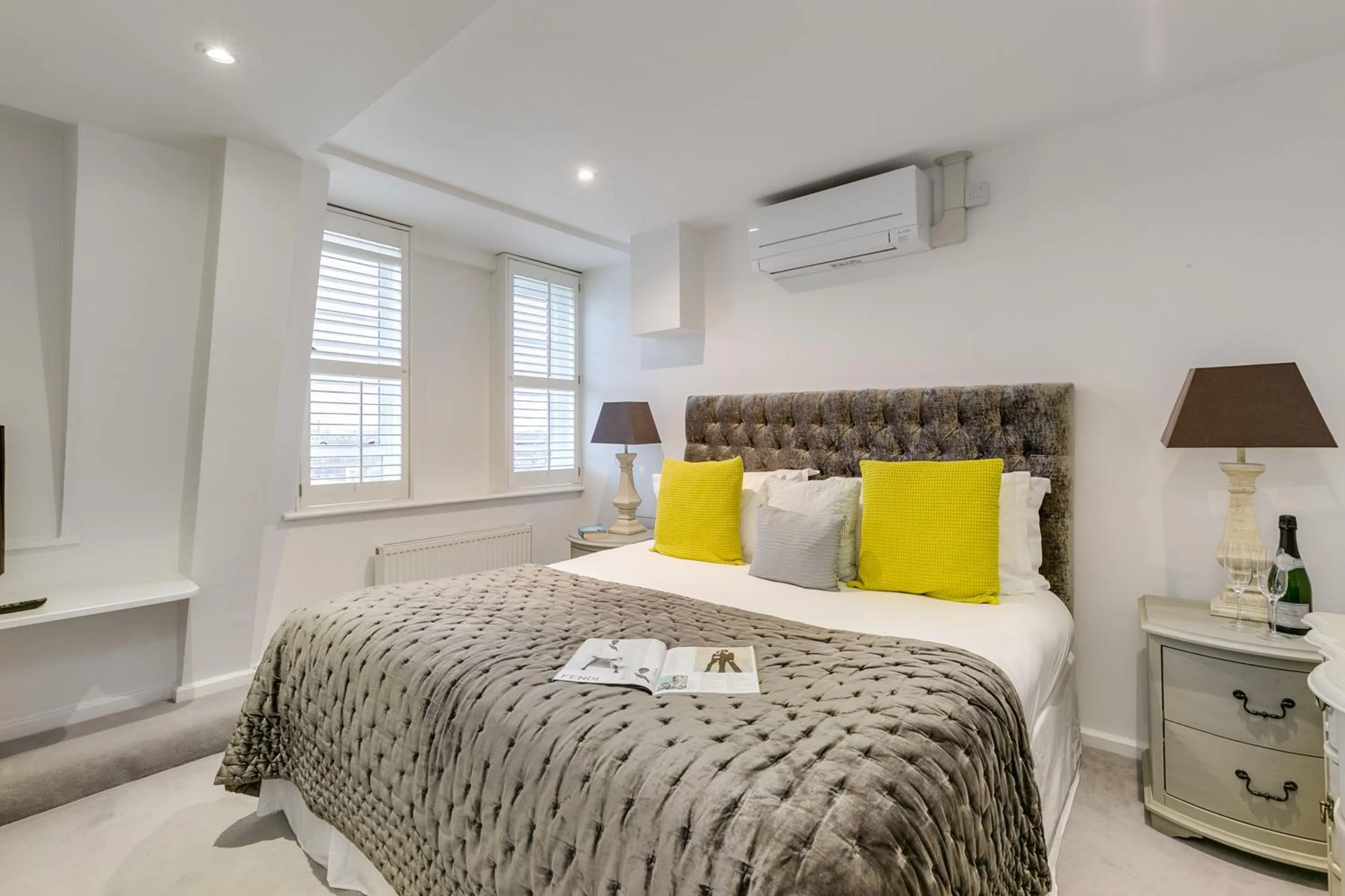 Bed in Nell Gwynn Chelsea Accommodation