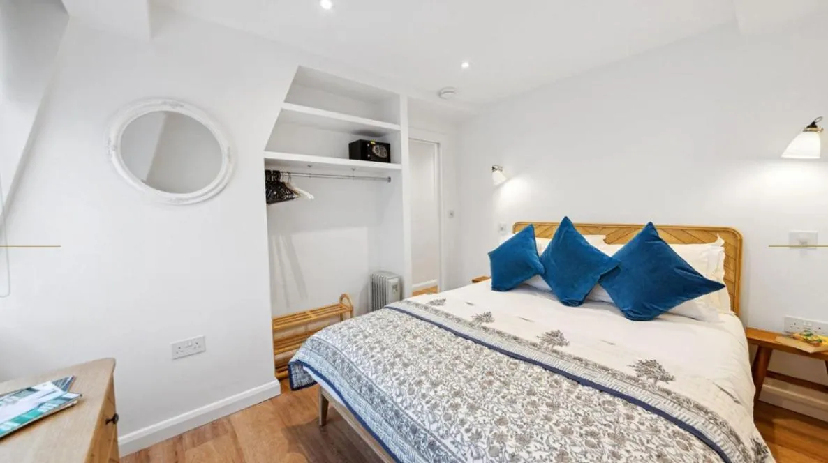 Bed in Nell Gwynn Chelsea Accommodation