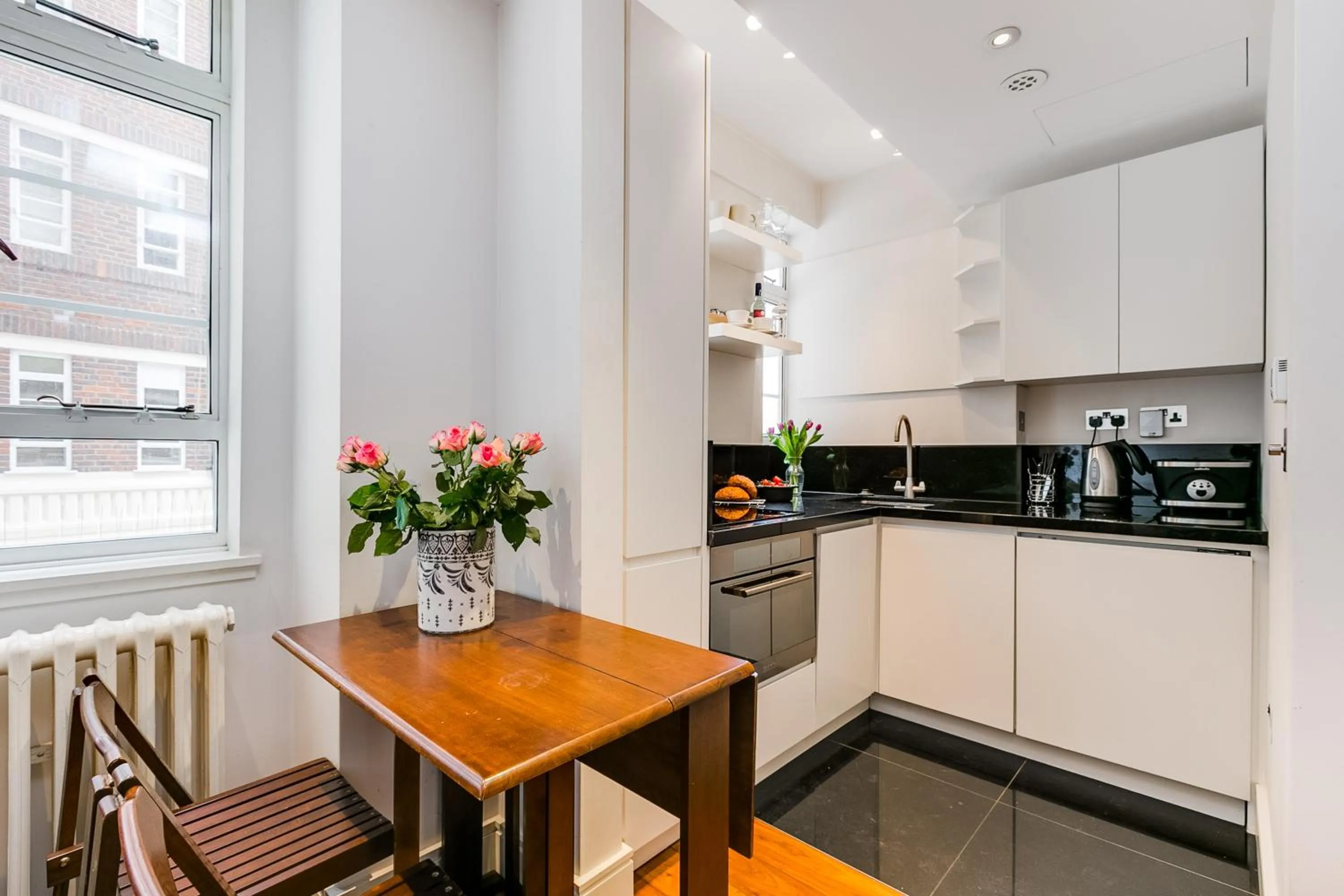 Kitchen or kitchenette in Nell Gwynn Chelsea Accommodation