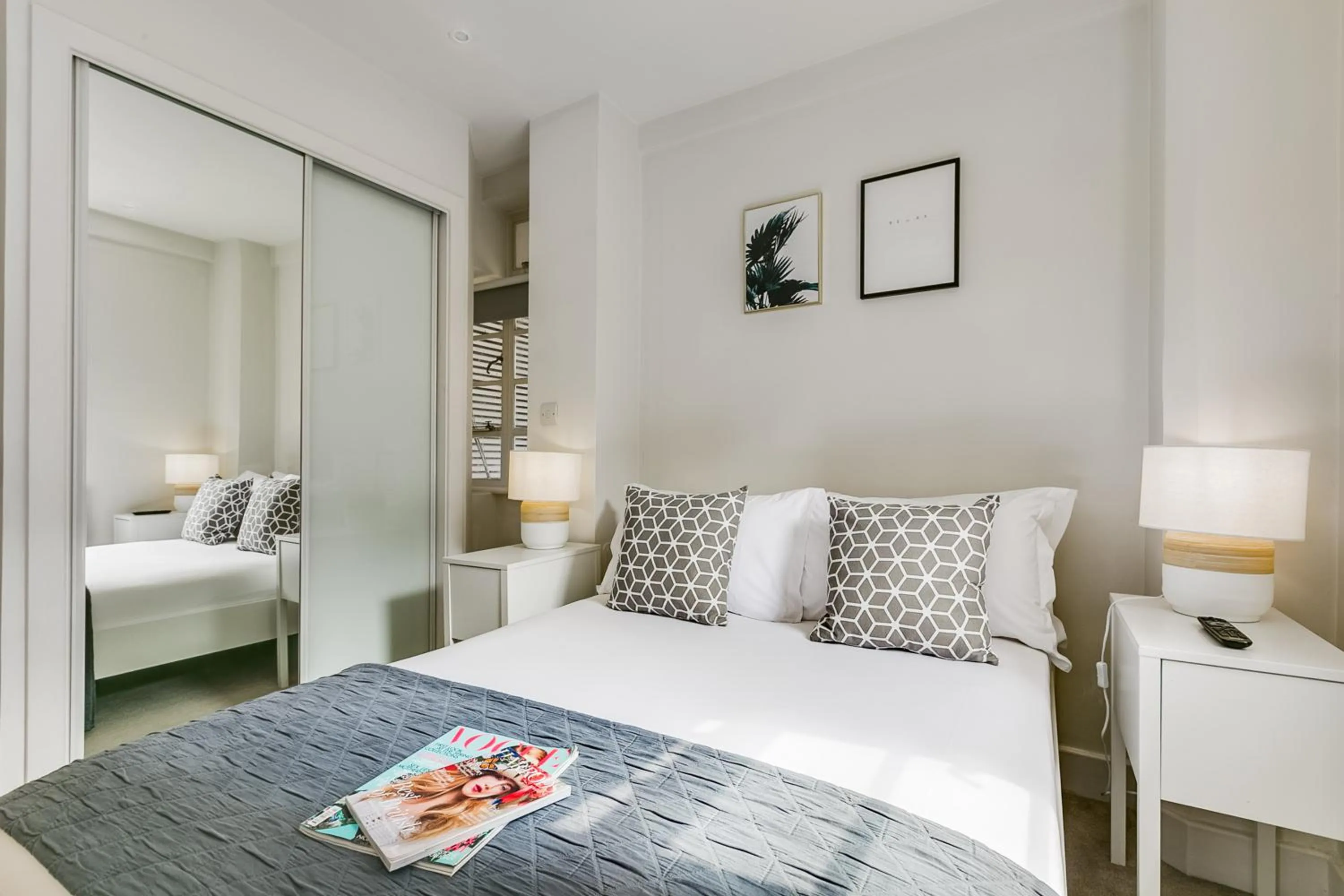 Bed in Nell Gwynn Chelsea Accommodation