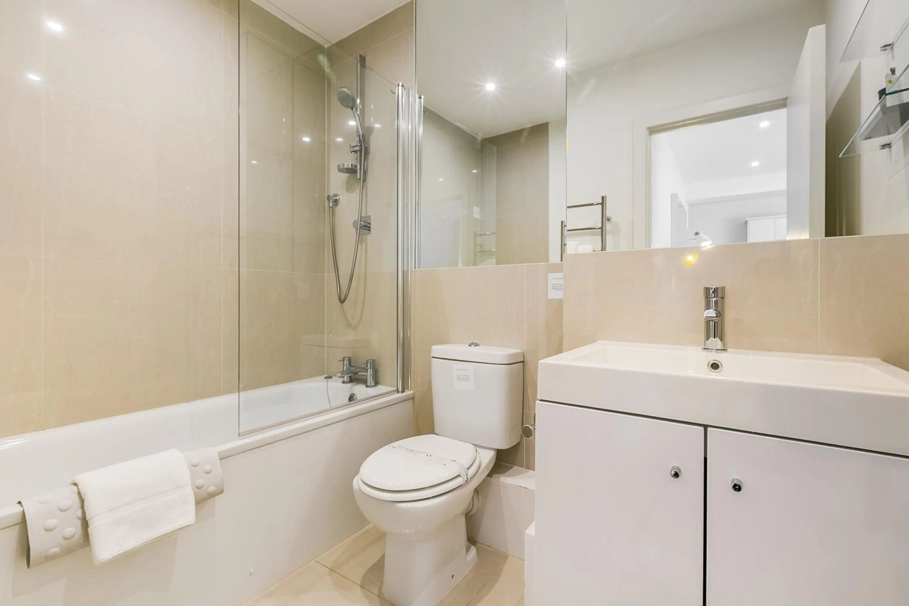 Toilet in Nell Gwynn Chelsea Accommodation