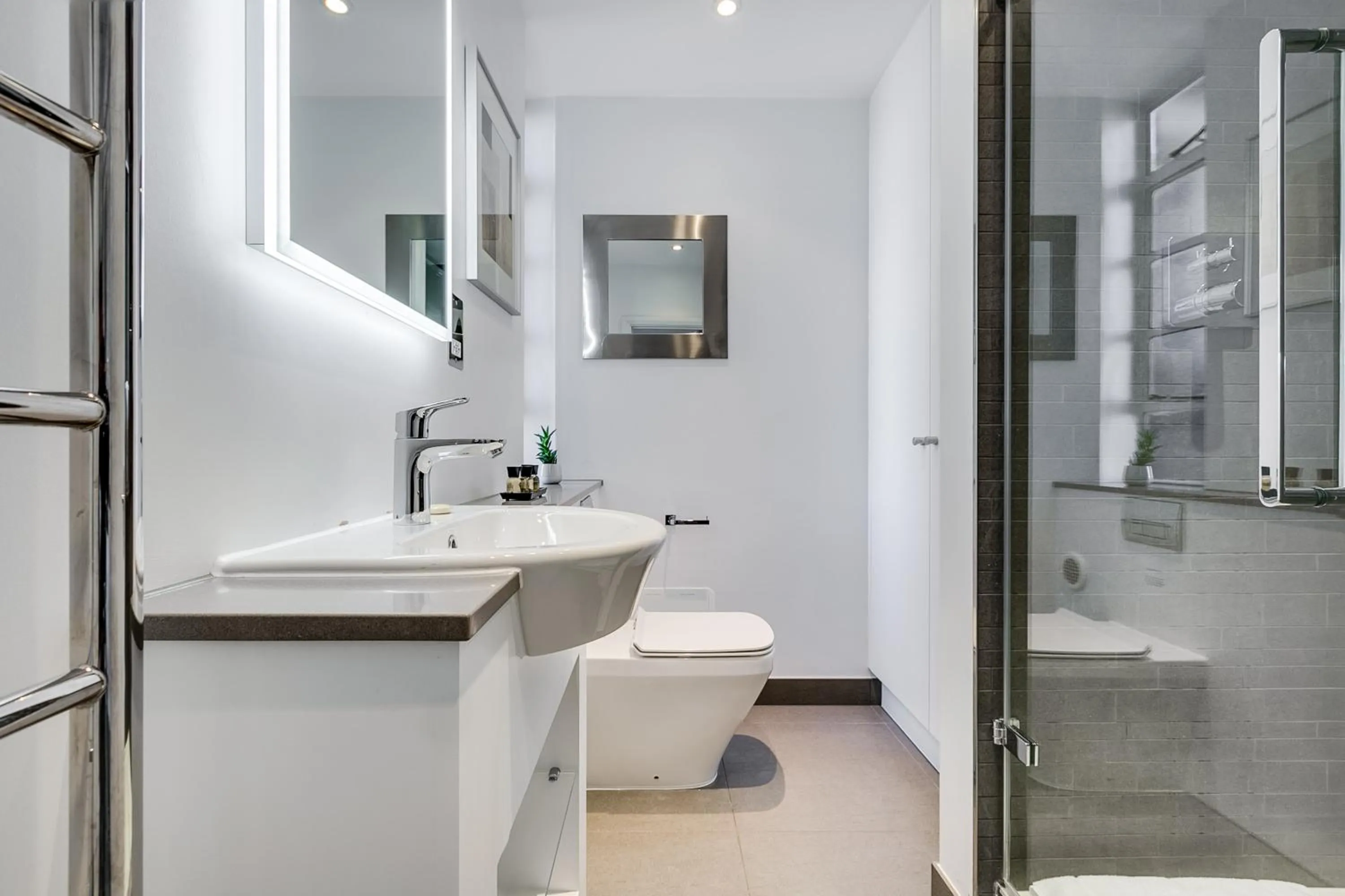 Shower in Nell Gwynn Chelsea Accommodation