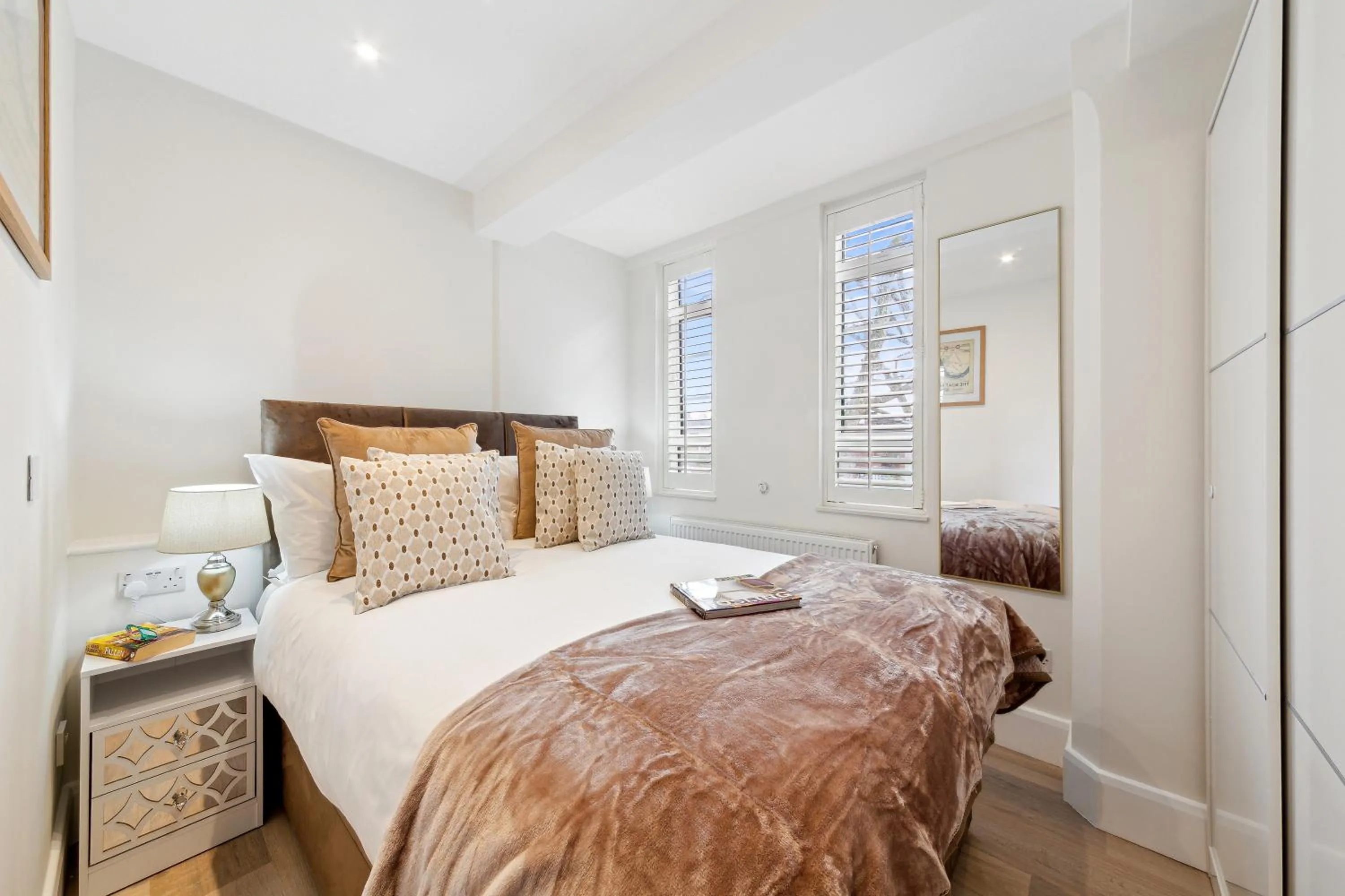 Bed in Nell Gwynn Chelsea Accommodation