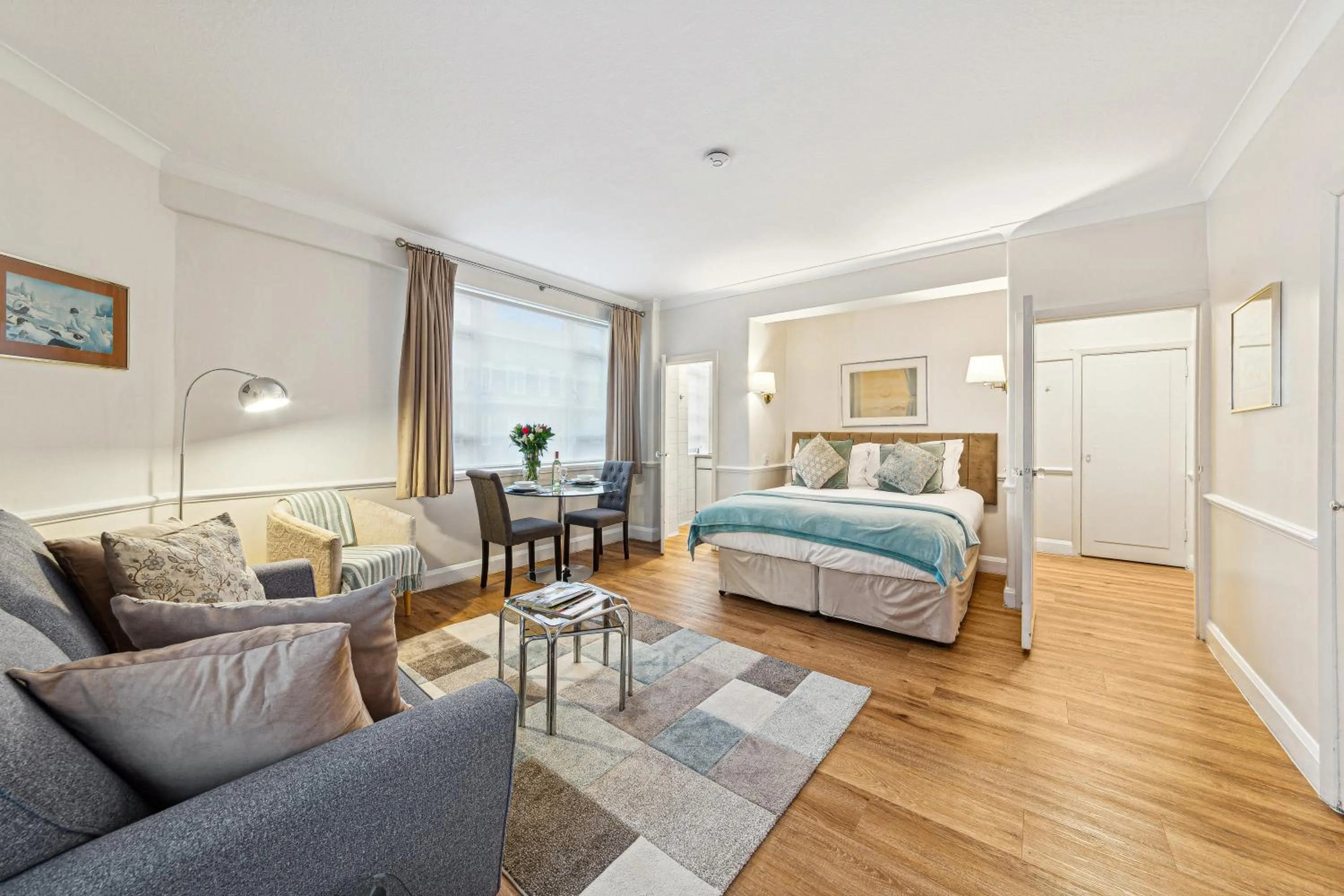 Bed in Nell Gwynn Chelsea Accommodation