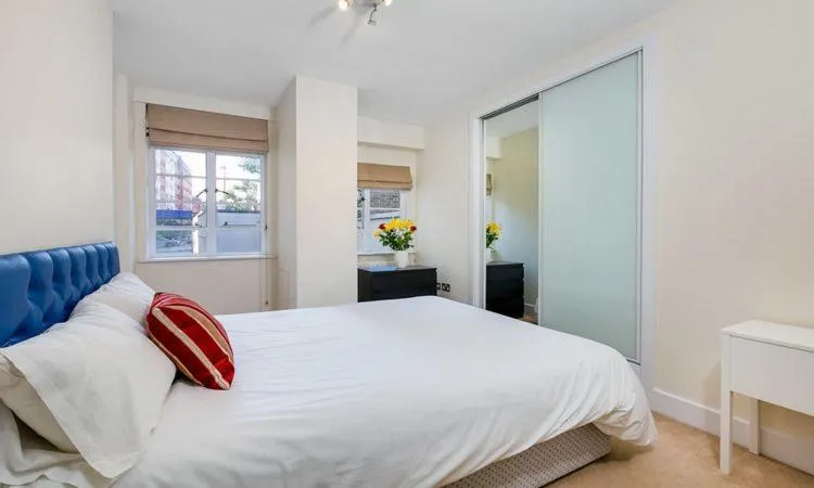 Bed in Nell Gwynn Chelsea Accommodation