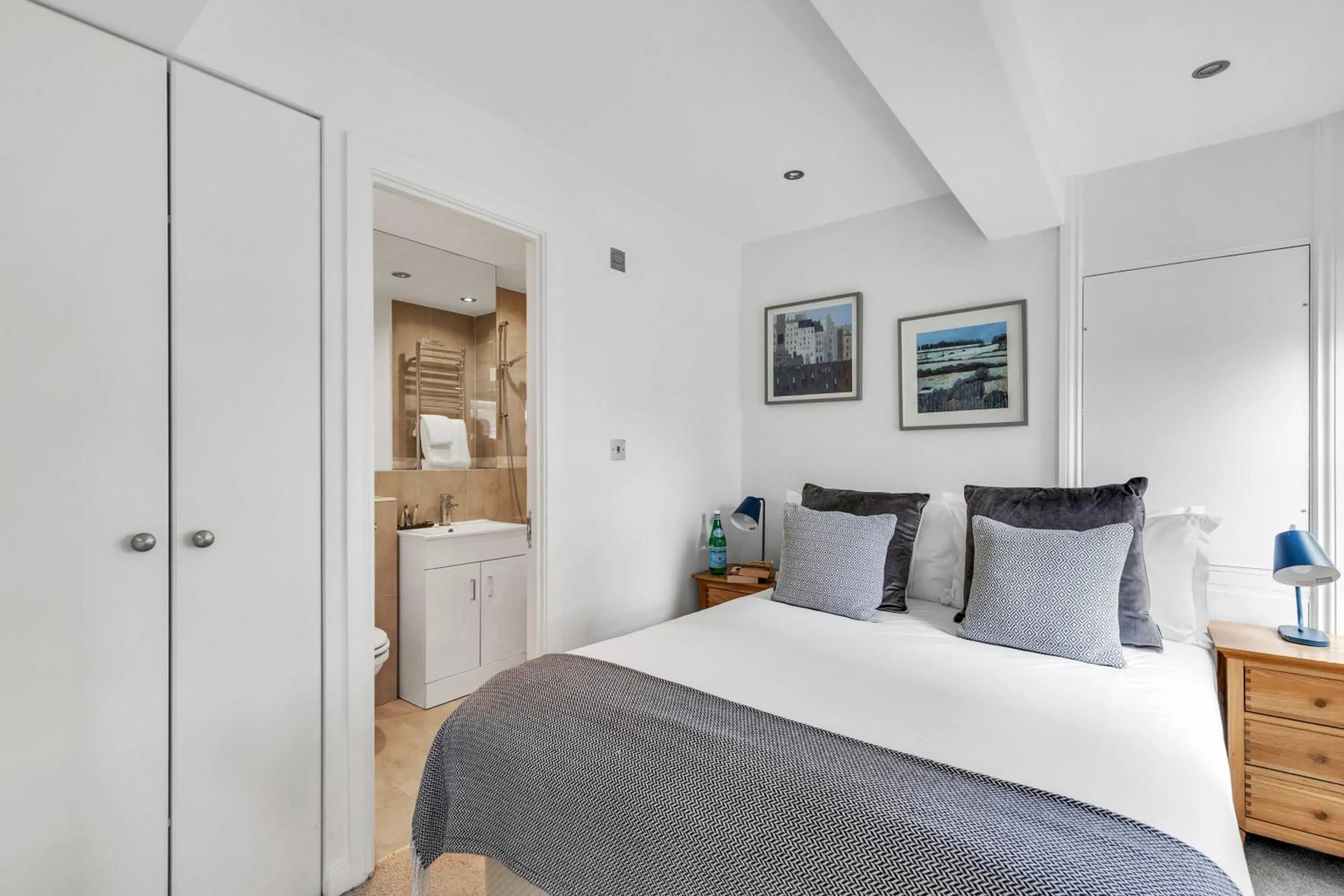 Bed in Nell Gwynn Chelsea Accommodation