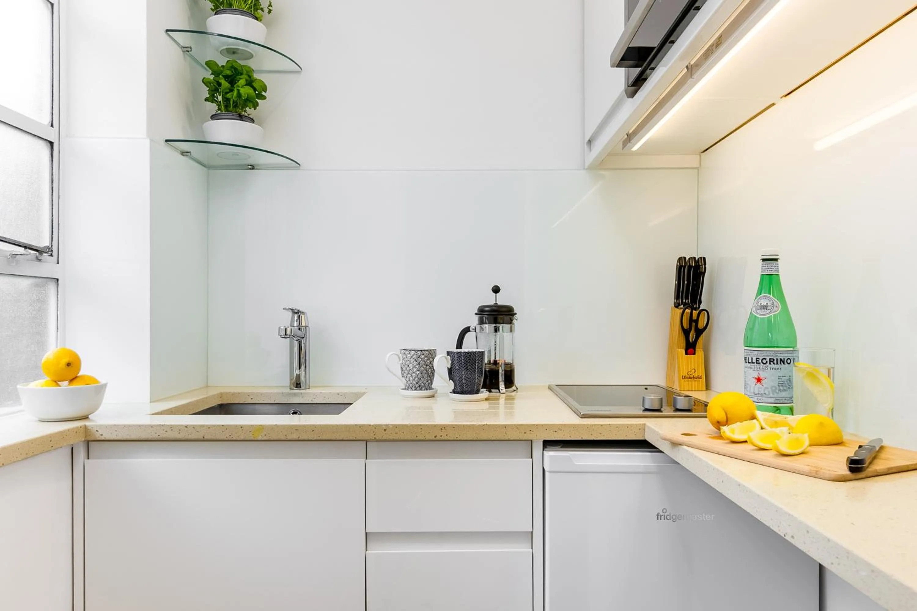 Kitchen or kitchenette in Nell Gwynn Chelsea Accommodation