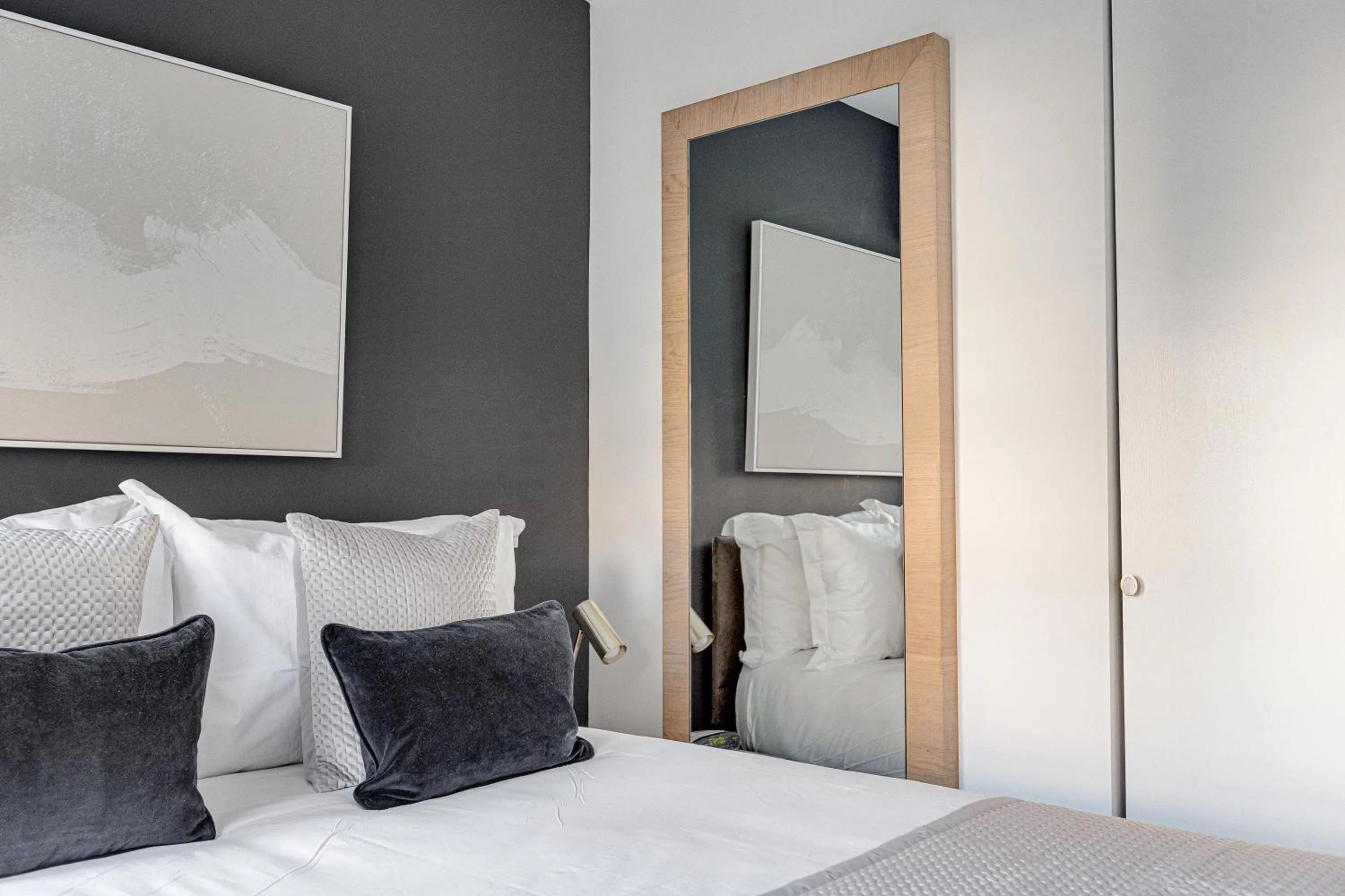 Bed in Nell Gwynn Chelsea Accommodation