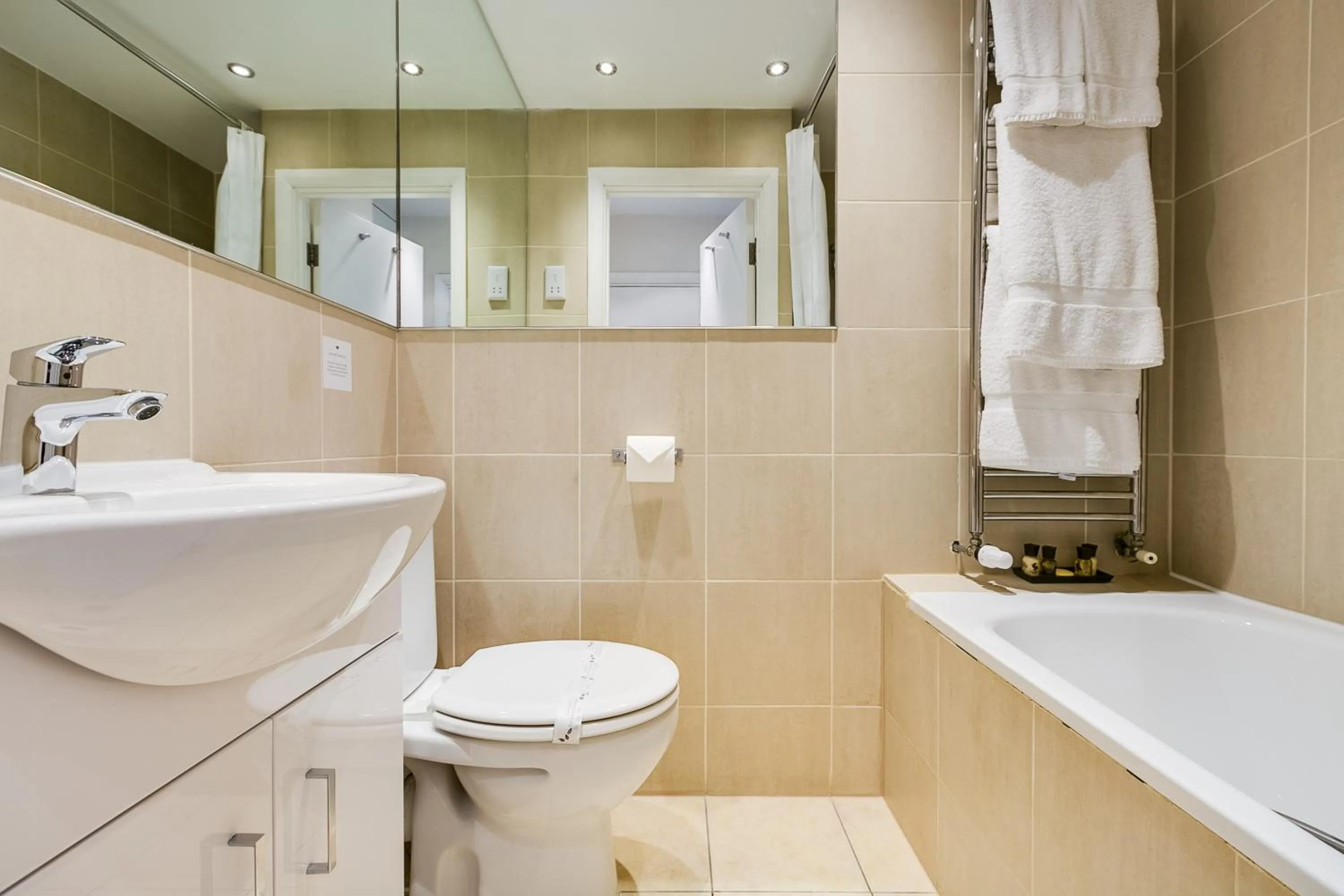 Toilet in Nell Gwynn Chelsea Accommodation