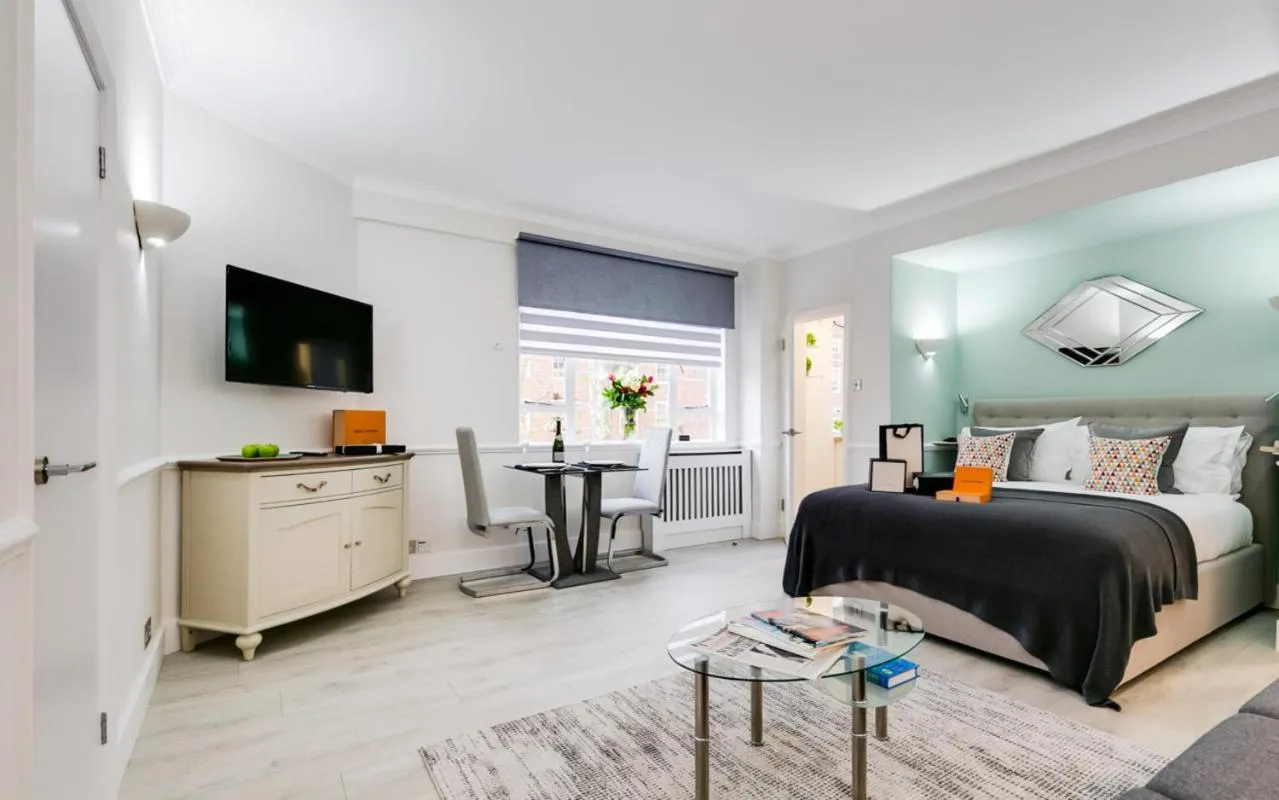 Bed in Nell Gwynn Chelsea Accommodation