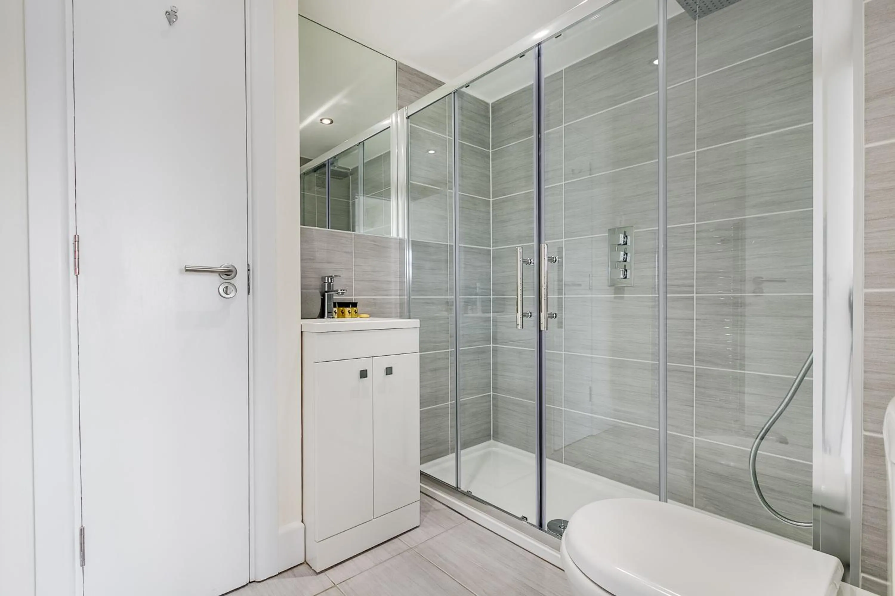 Bathroom in Nell Gwynn Chelsea Accommodation