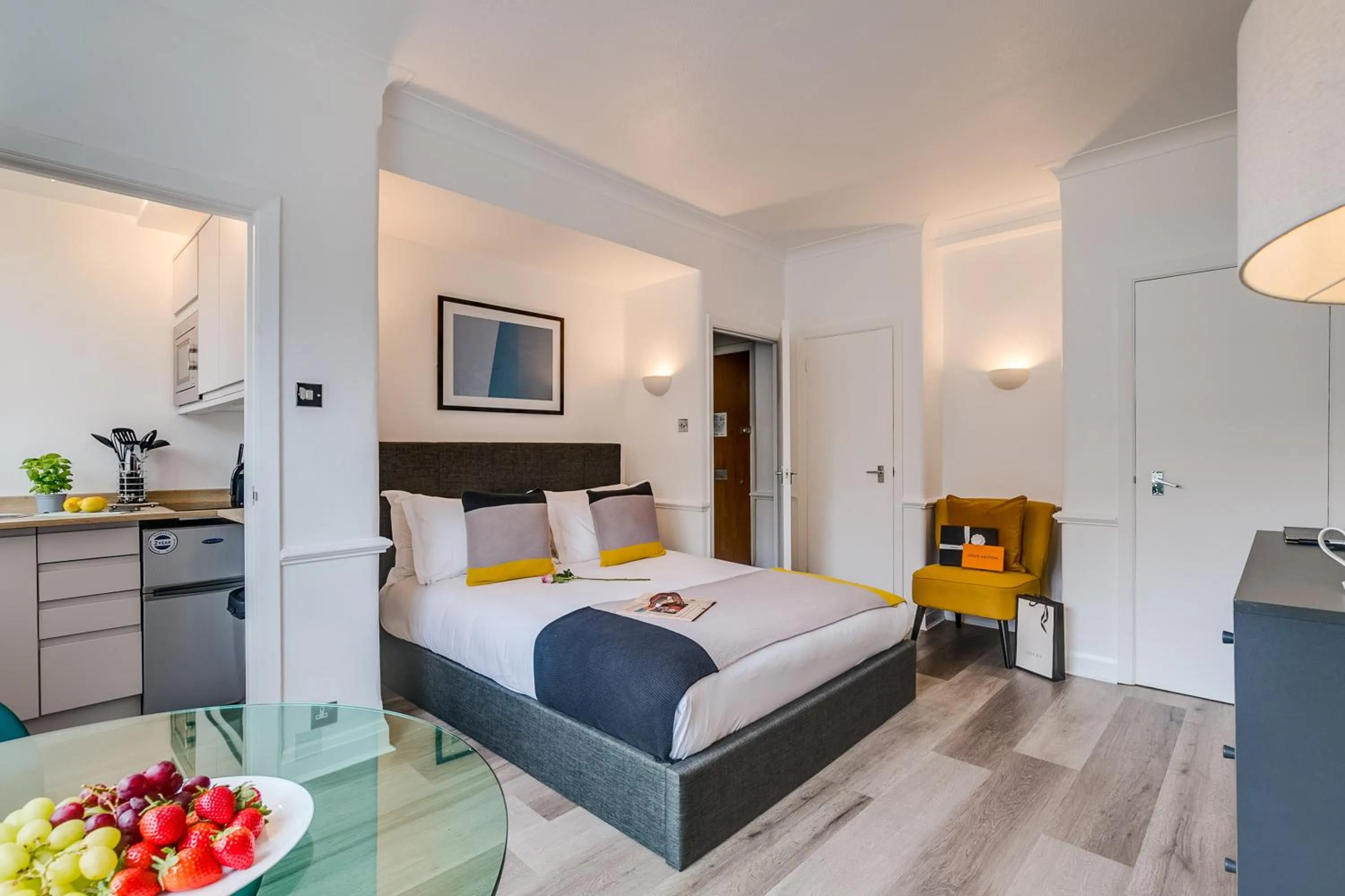 Bed in Nell Gwynn Chelsea Accommodation